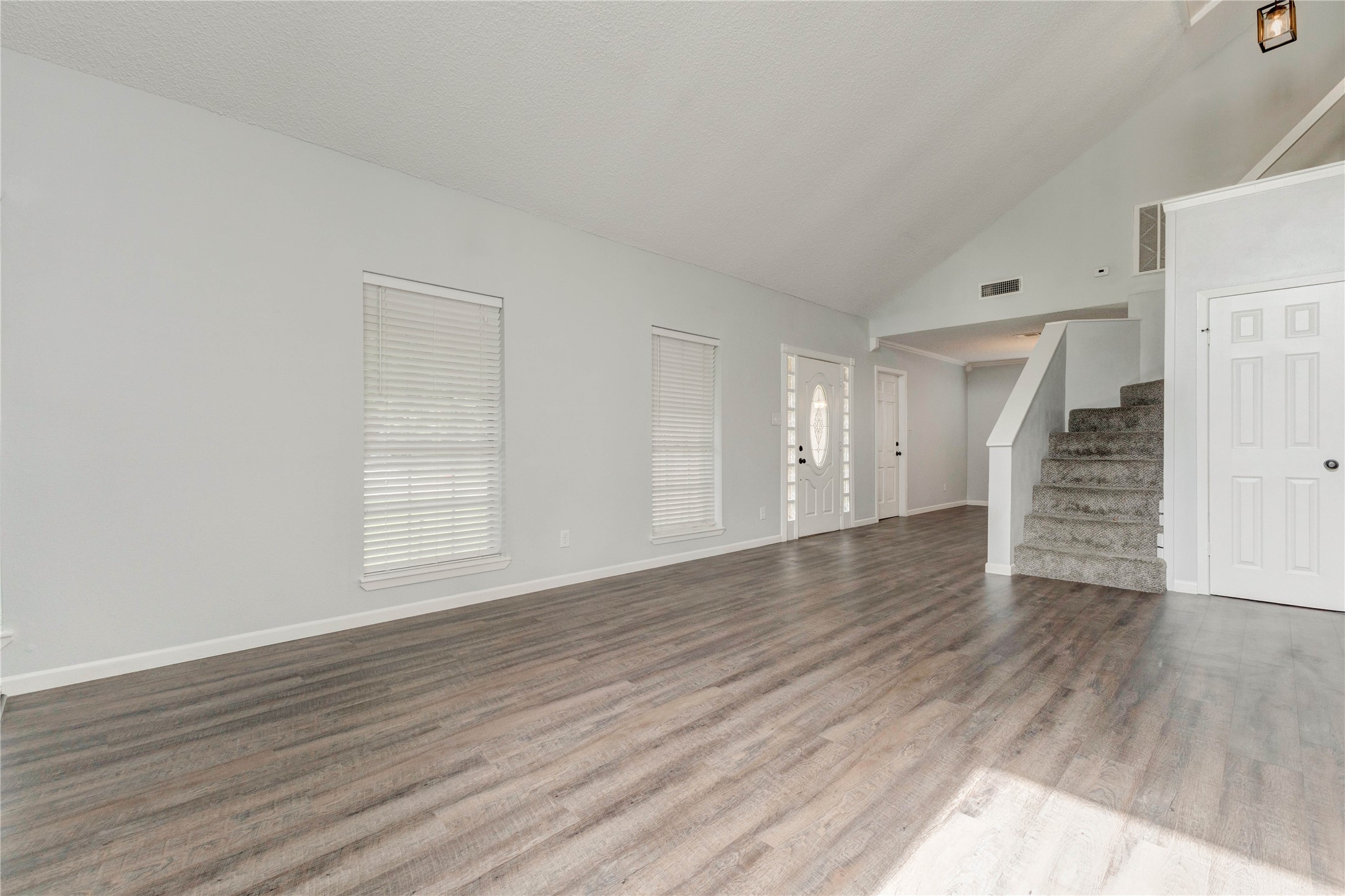 9614 Charter Ridge Drive Property Photo 3