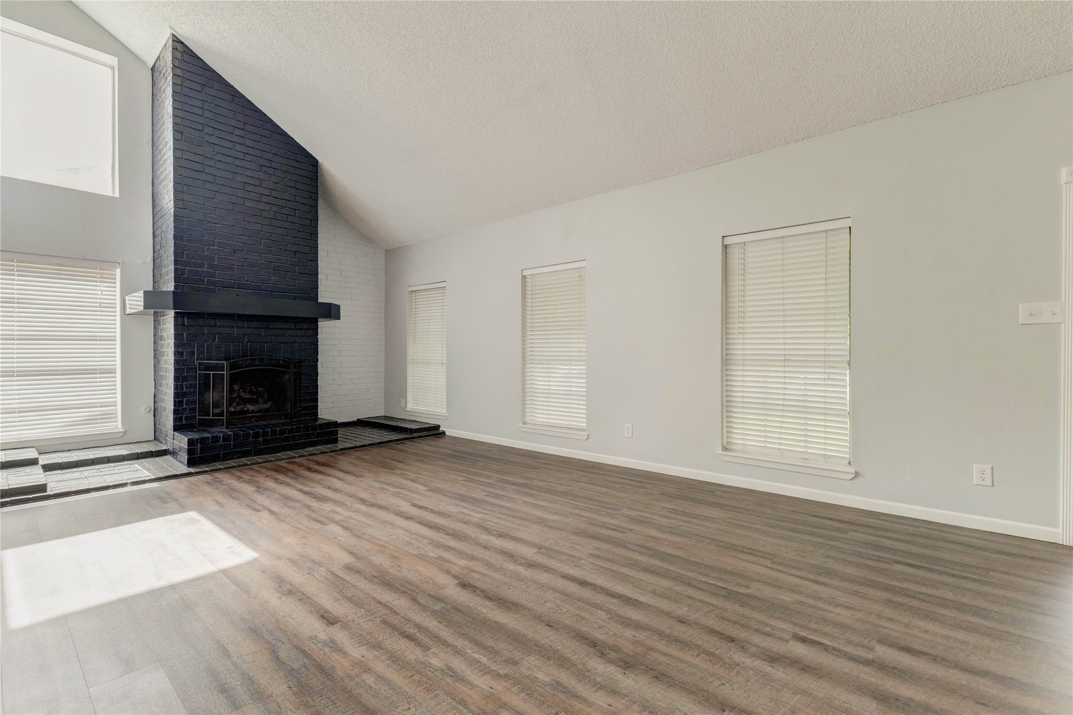 9614 Charter Ridge Drive Property Photo 4