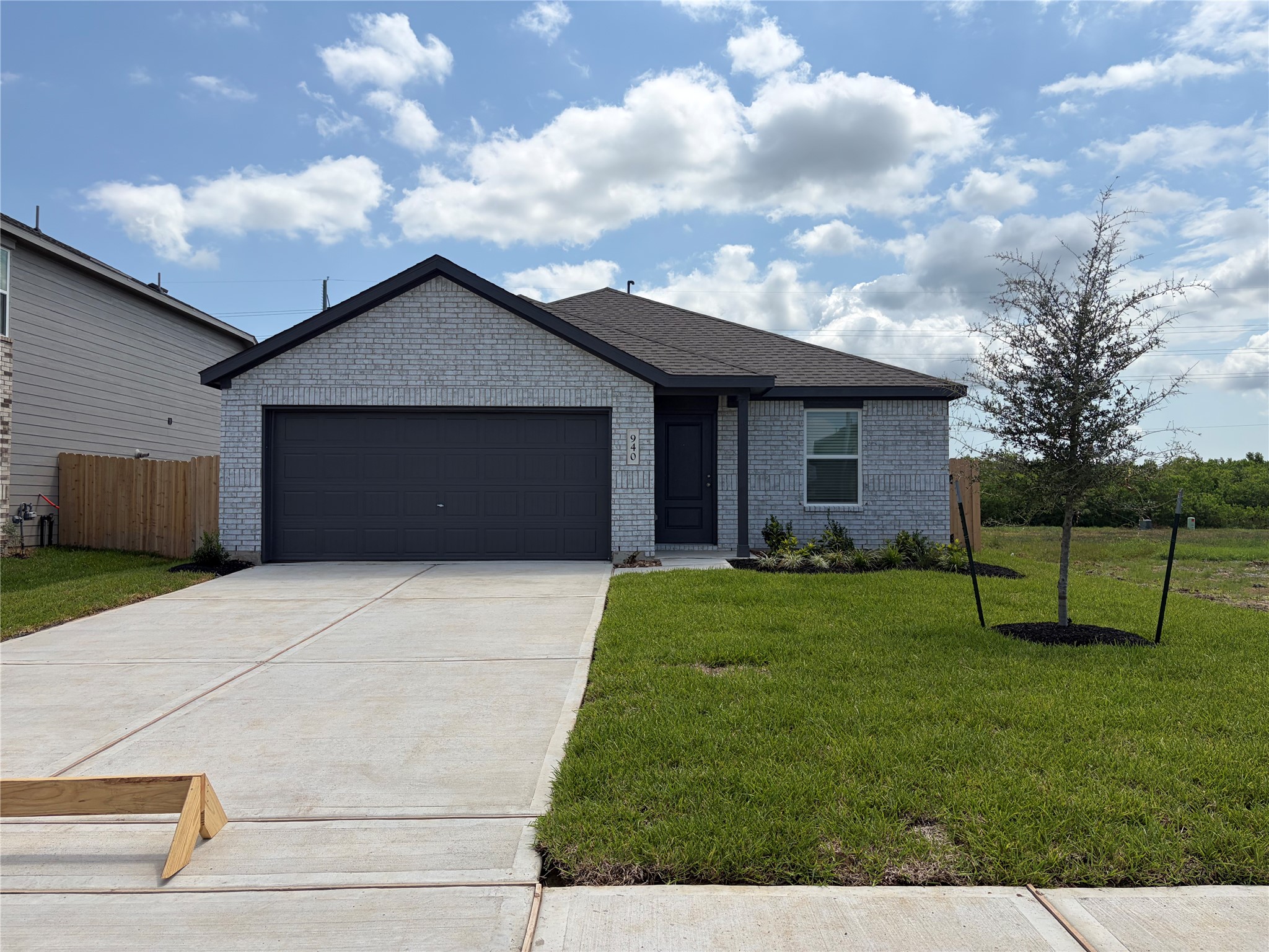 940 Woodhaven Lakes Drive Property Photo 3