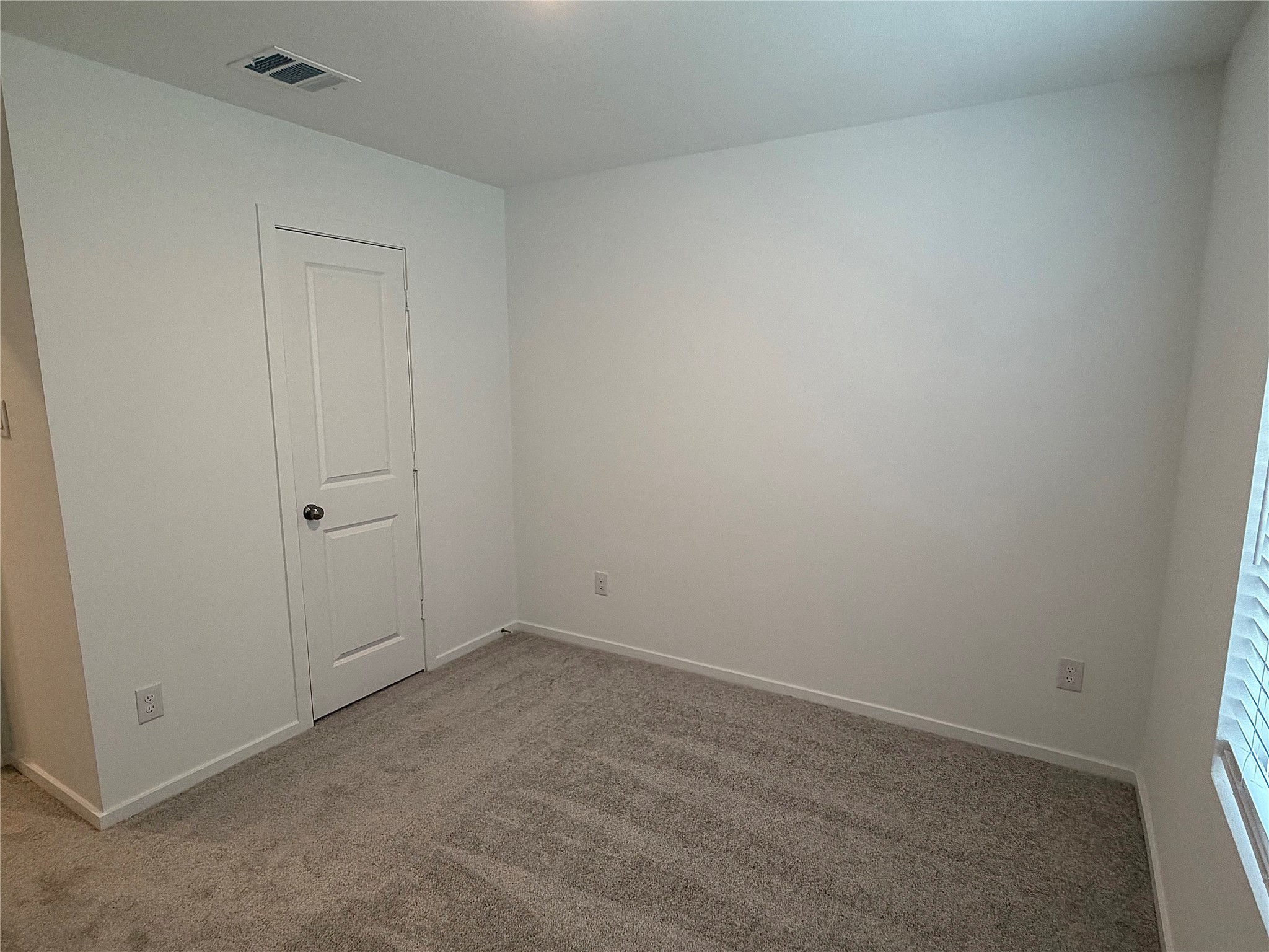 940 Woodhaven Lakes Drive Property Photo 5