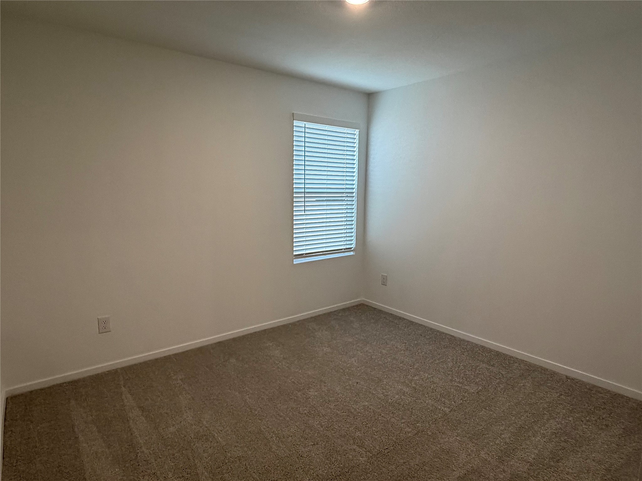 940 Woodhaven Lakes Drive Property Photo 8