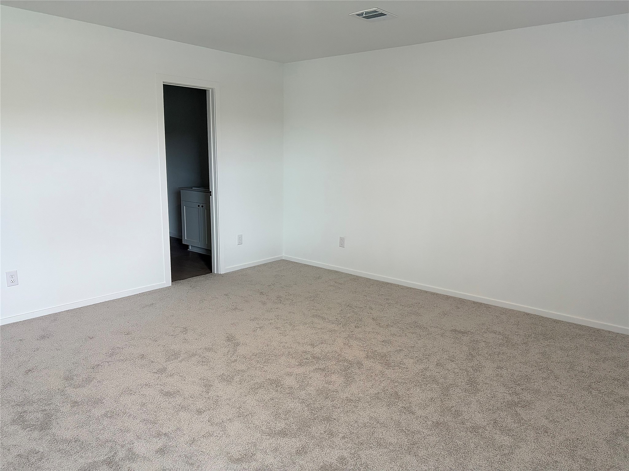 940 Woodhaven Lakes Drive Property Photo 15