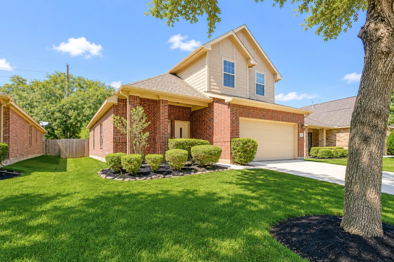10311 Whisper Bluff Drive Property Photo 1