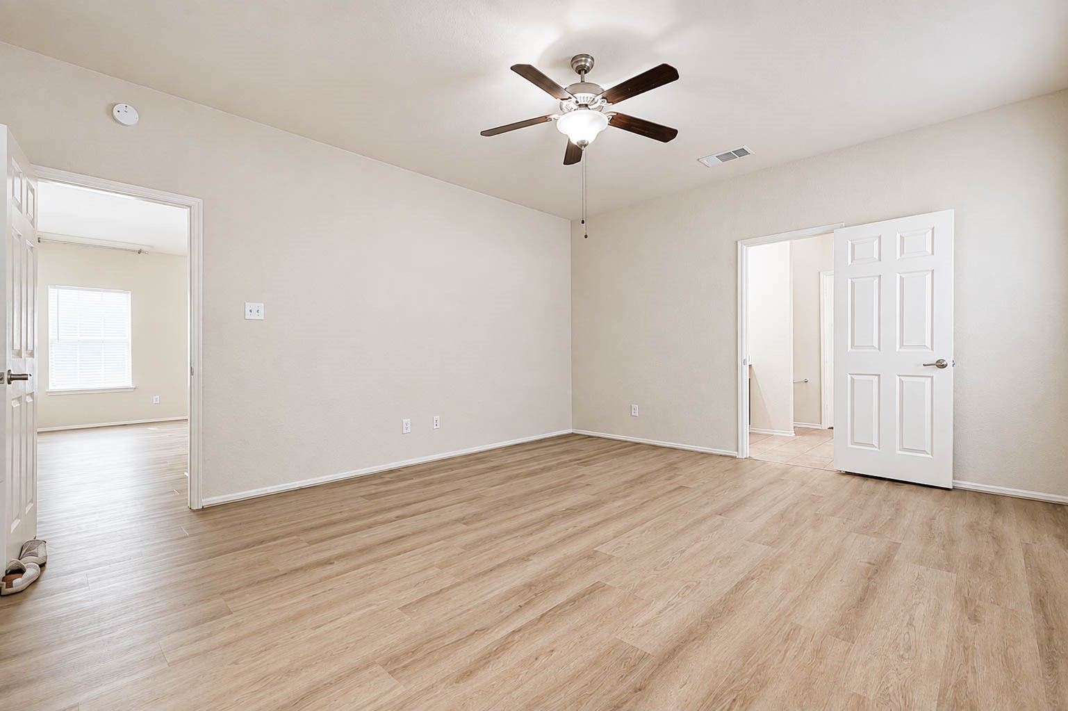 10311 Whisper Bluff Drive Property Photo 6