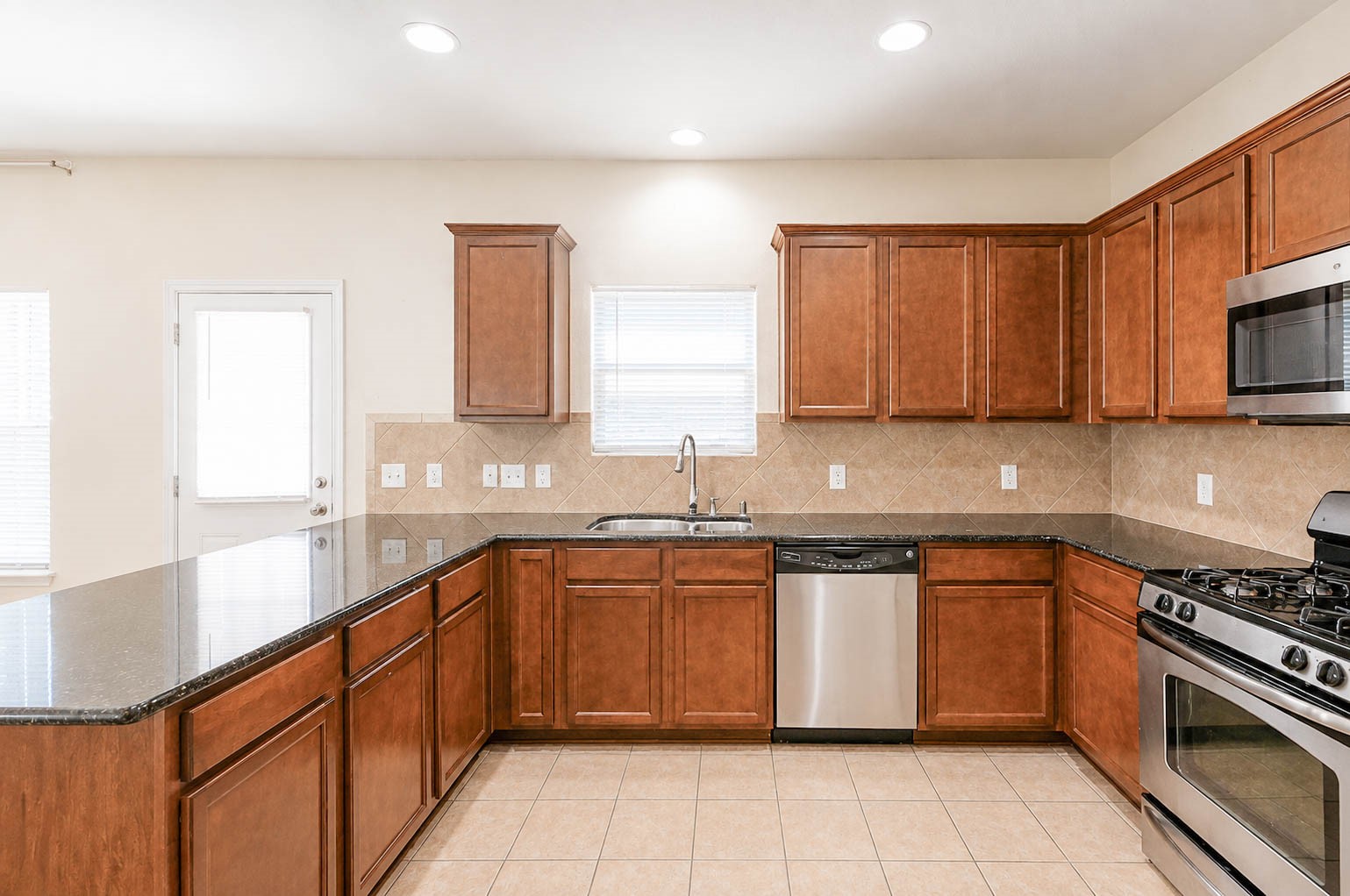 10311 Whisper Bluff Drive Property Photo 11