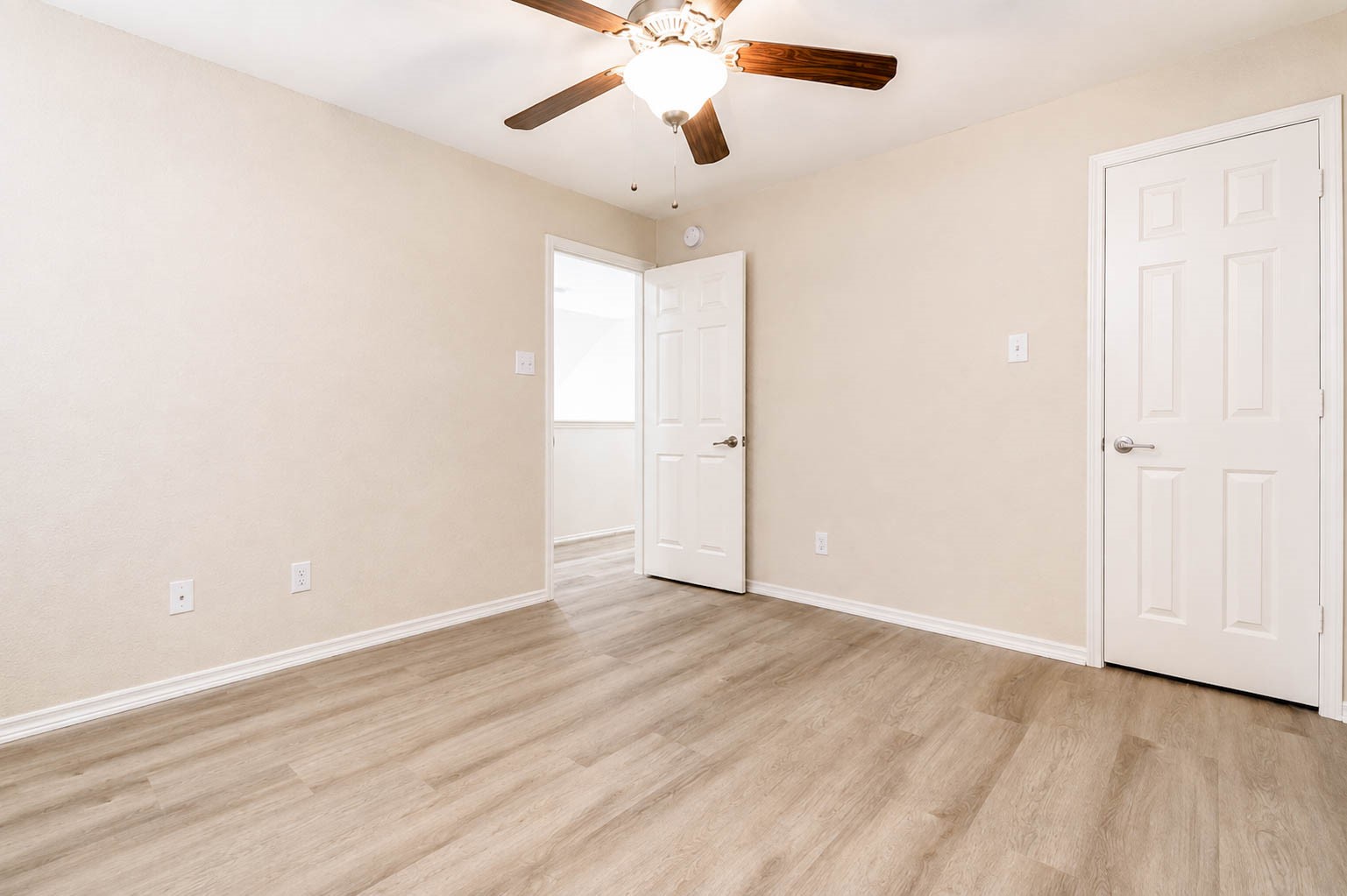 10311 Whisper Bluff Drive Property Photo 15