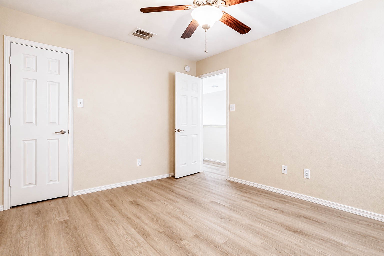 10311 Whisper Bluff Drive Property Photo 17
