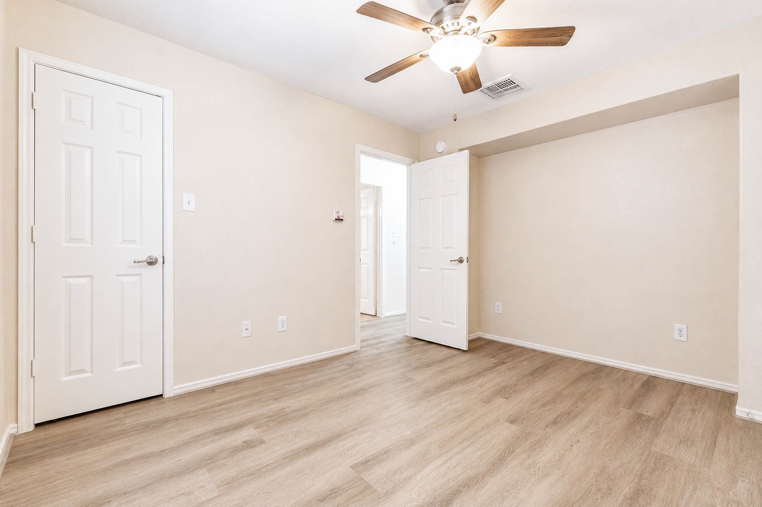 10311 Whisper Bluff Drive Property Photo 18