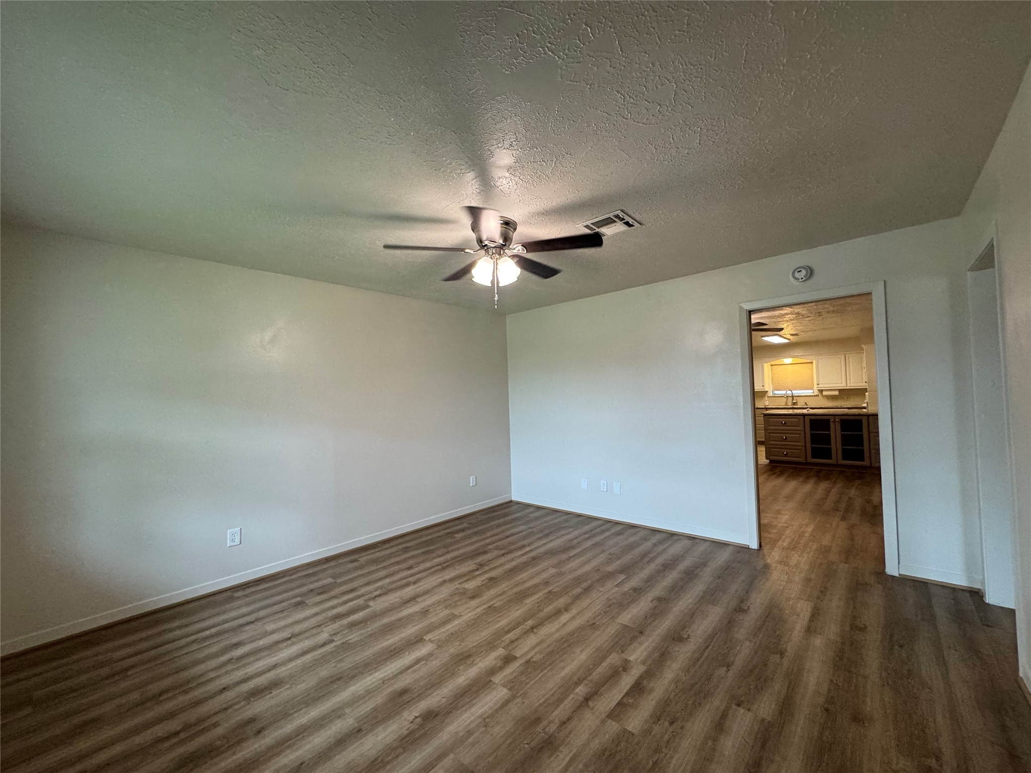 2611 Prairie Avenue Property Photo 5
