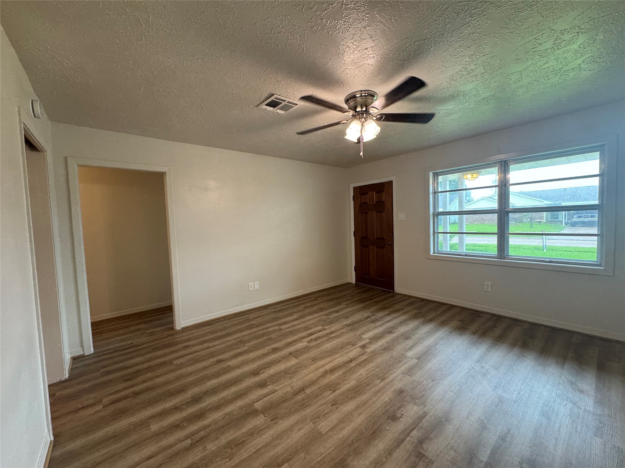 2611 Prairie Avenue Property Photo 6