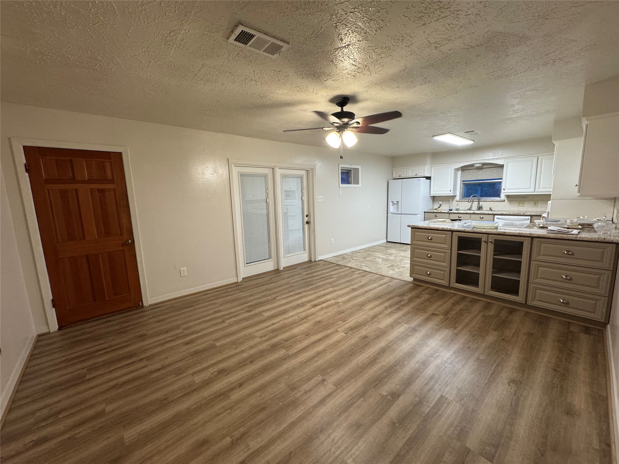 2611 Prairie Avenue Property Photo 15