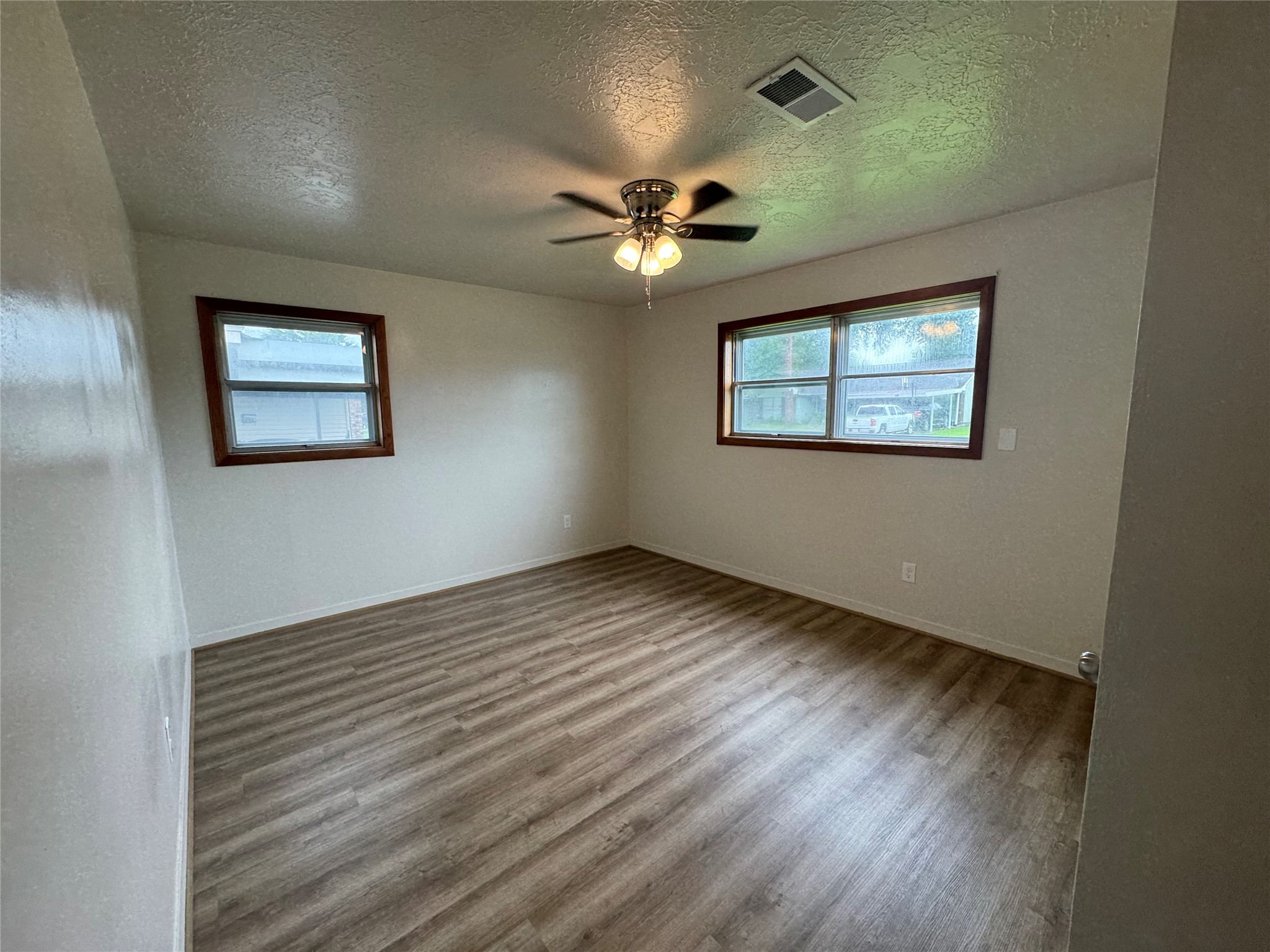 2611 Prairie Avenue Property Photo 17