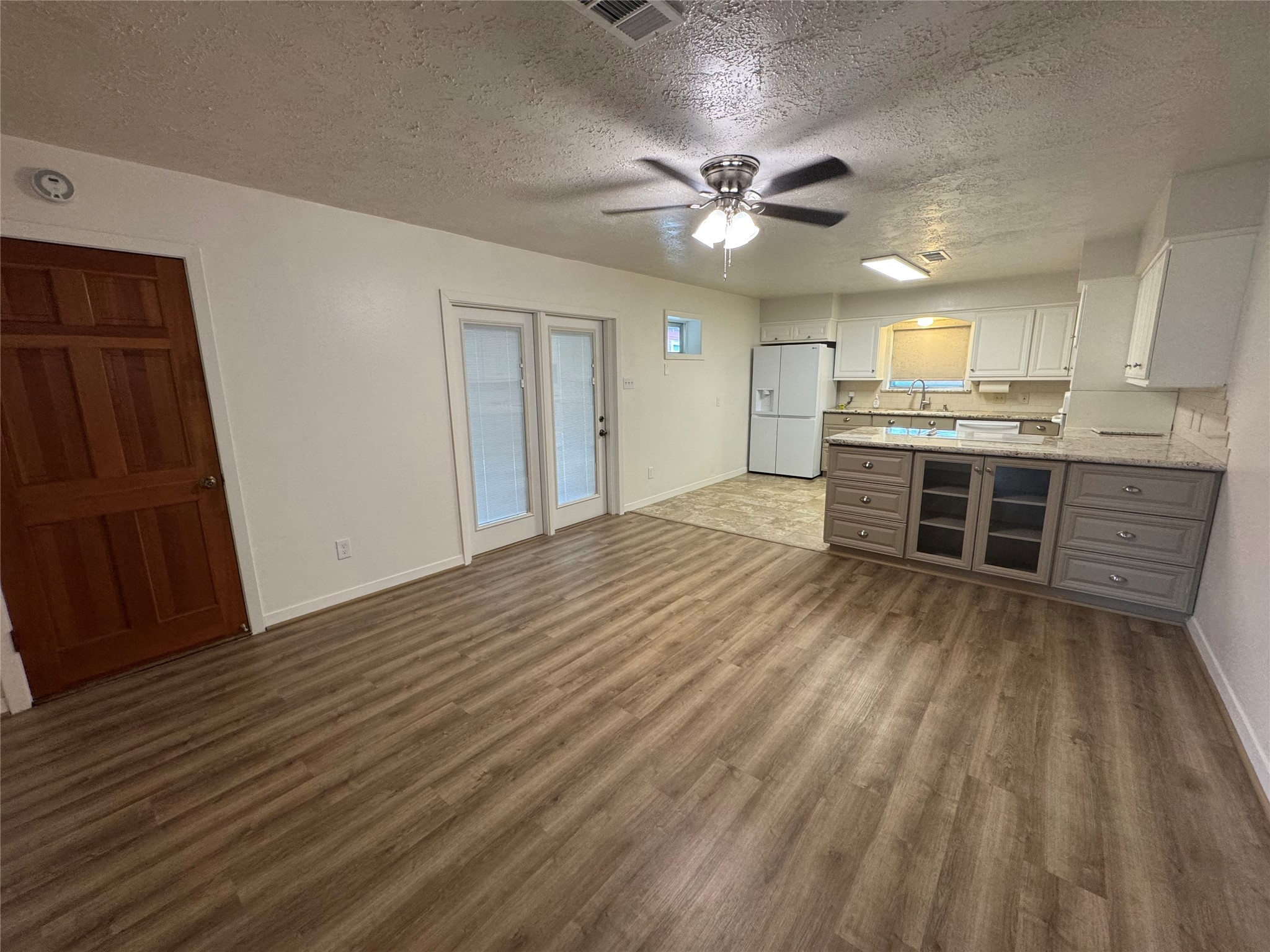 2611 Prairie Avenue Property Photo 25