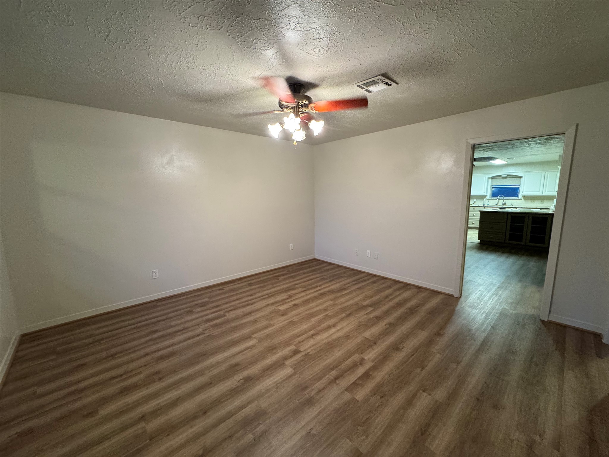 2611 Prairie Avenue Property Photo 28