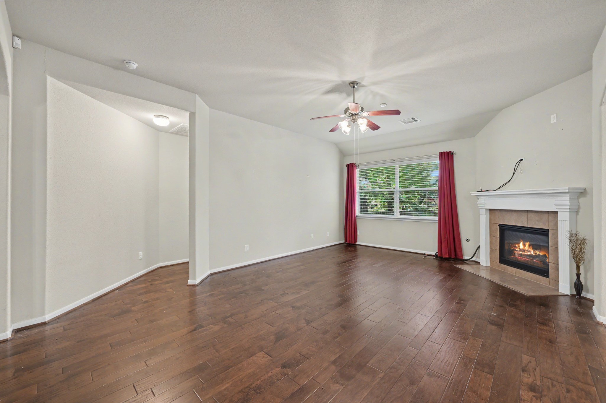 1912 Hill Manor Drive Property Photo 8