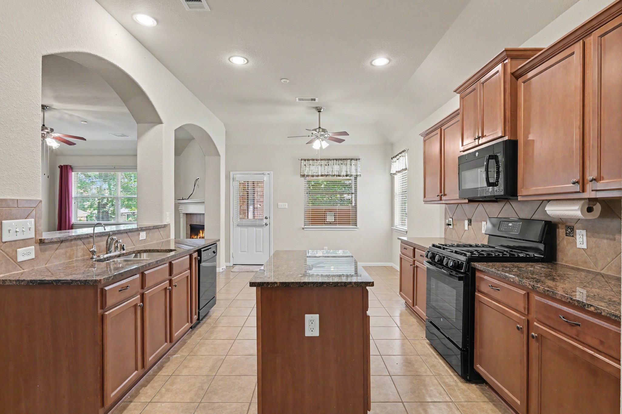 1912 Hill Manor Drive Property Photo 10