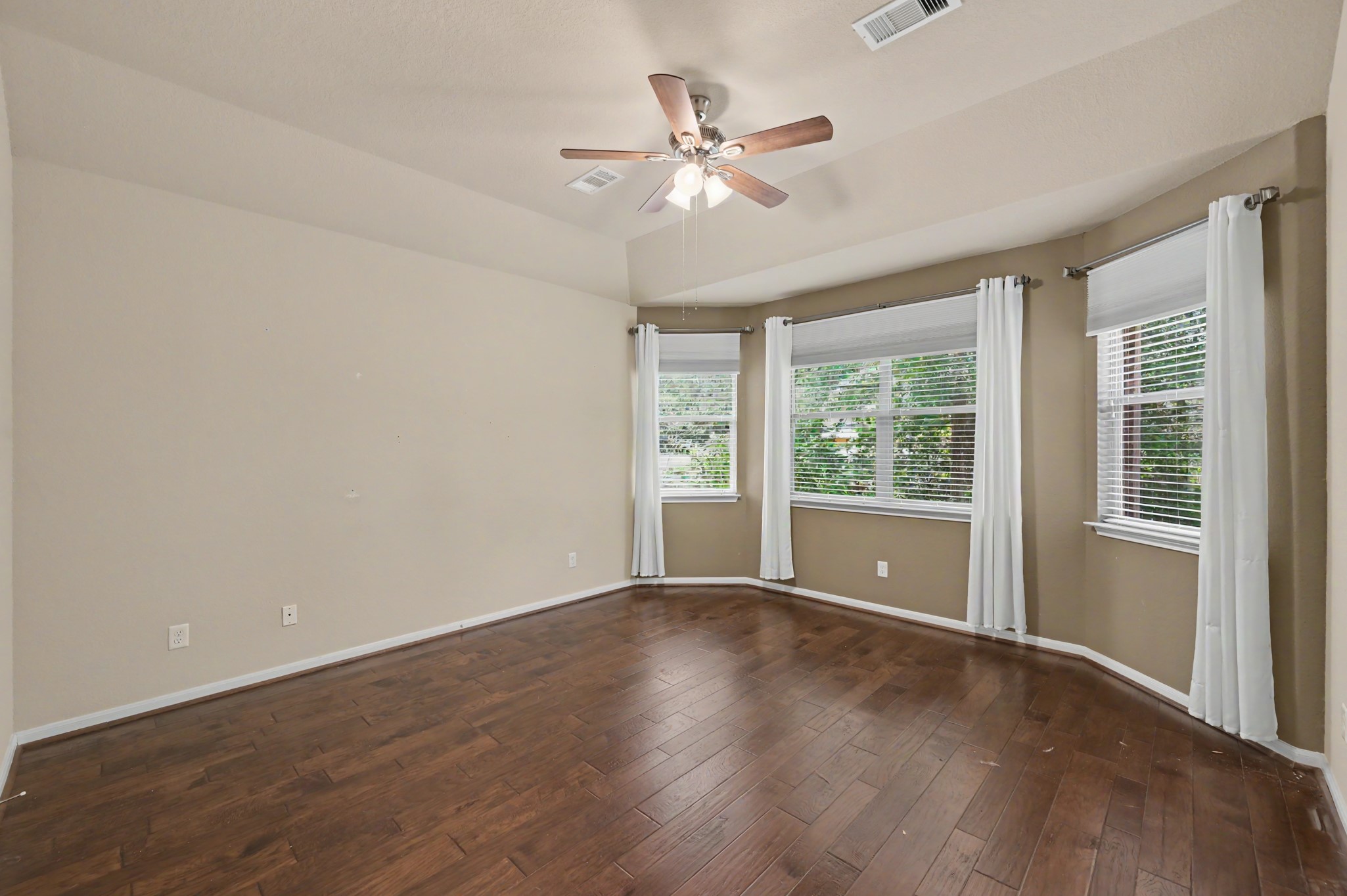 1912 Hill Manor Drive Property Photo 14