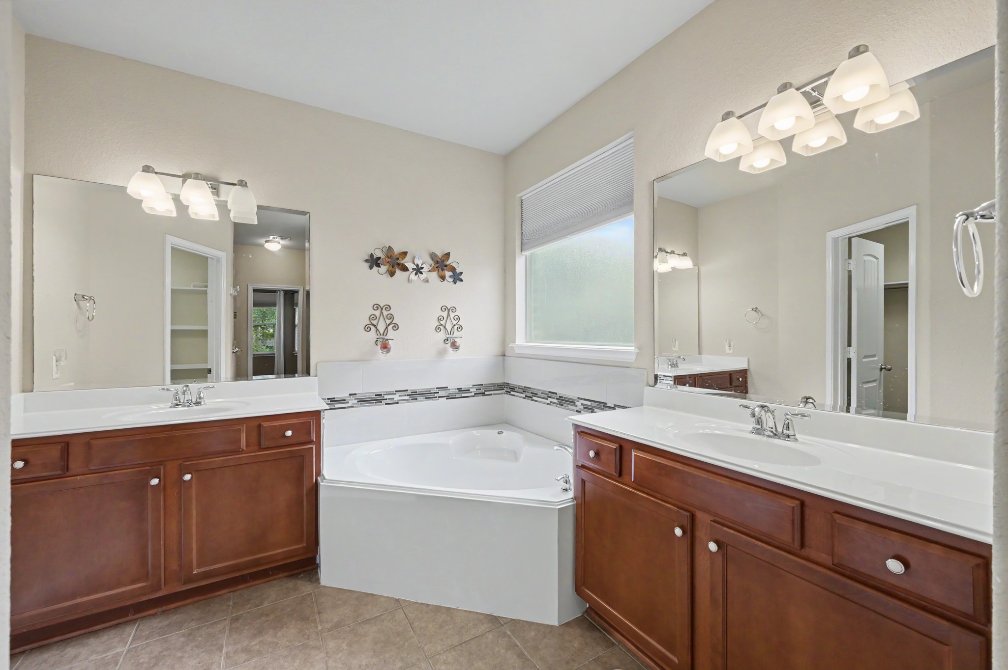 1912 Hill Manor Drive Property Photo 16