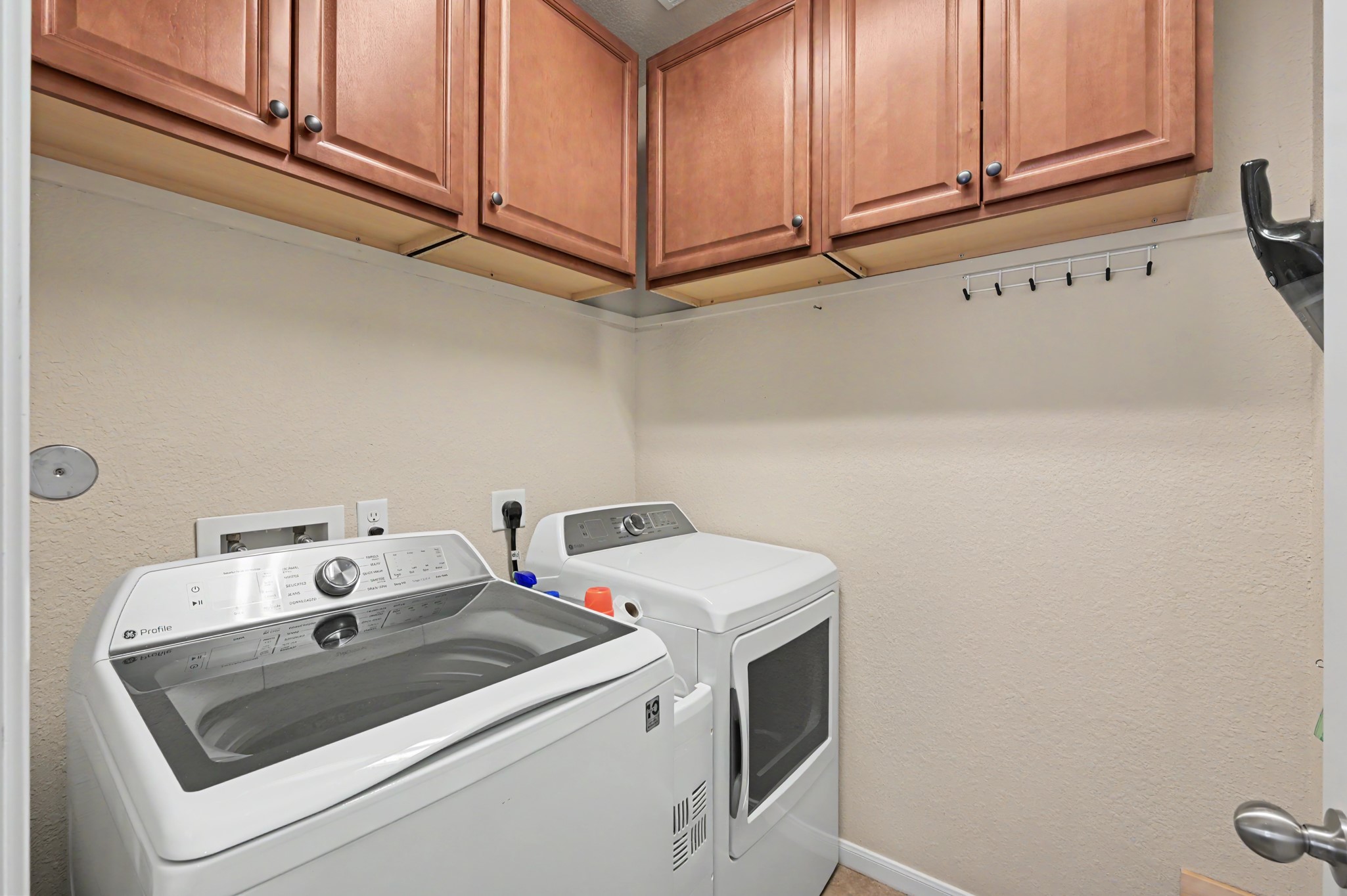 1912 Hill Manor Drive Property Photo 24