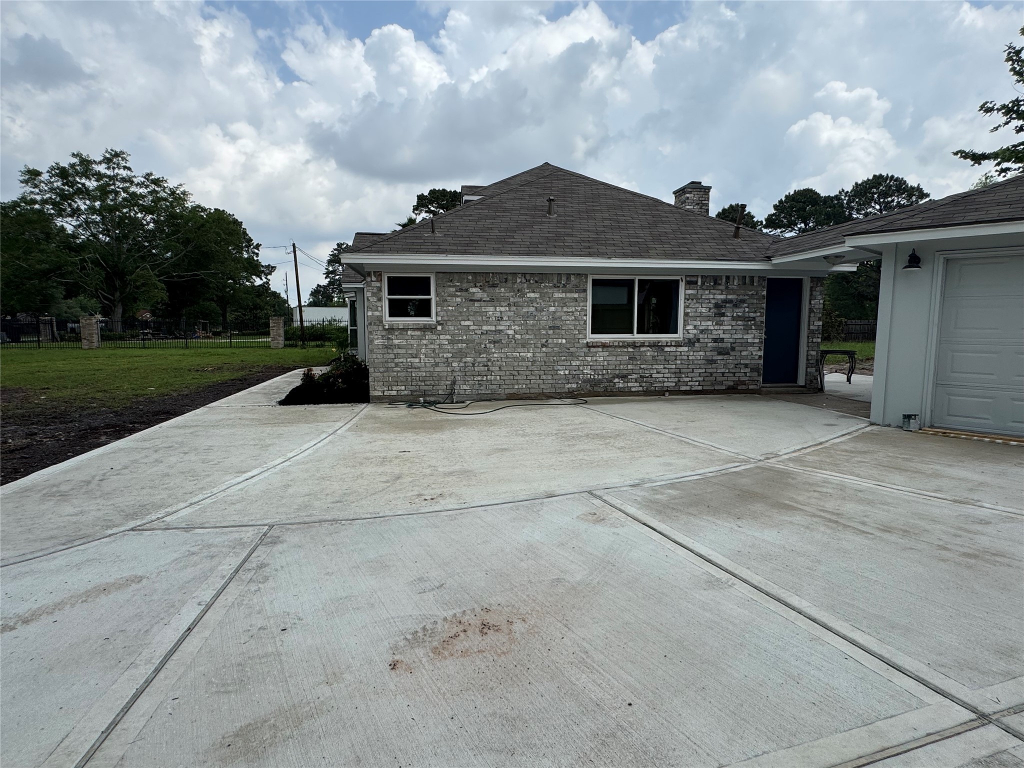 26010 Le Berge Drive Property Photo 4