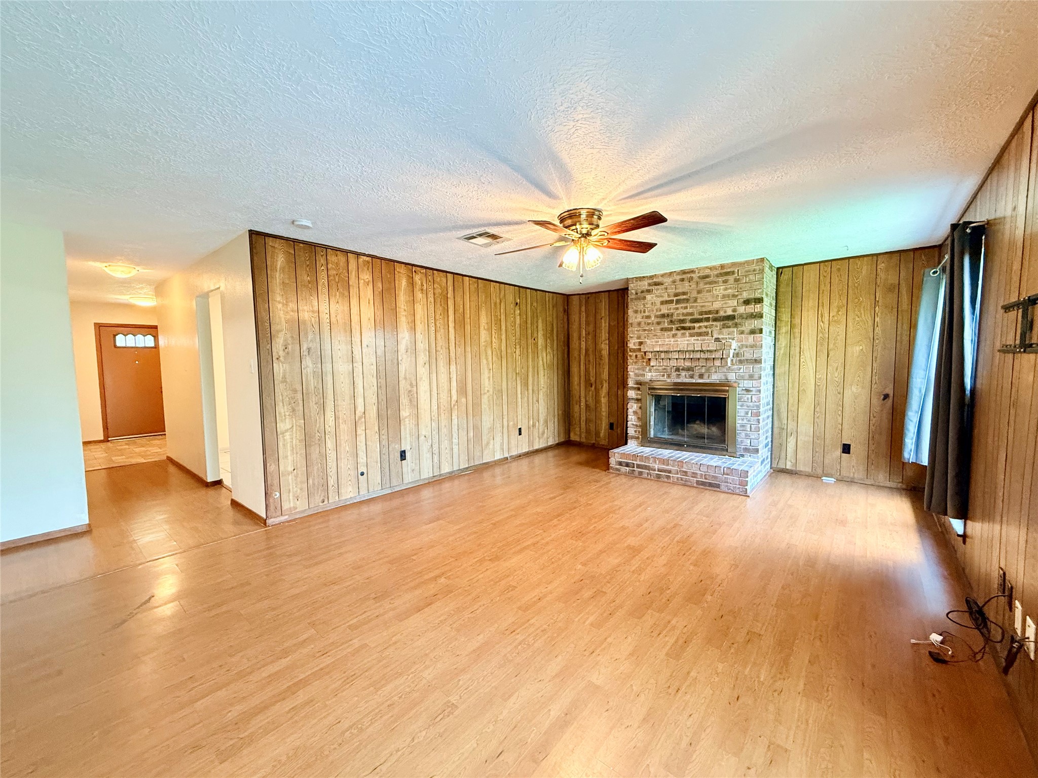 2410 Point Comfort Court Property Photo 9