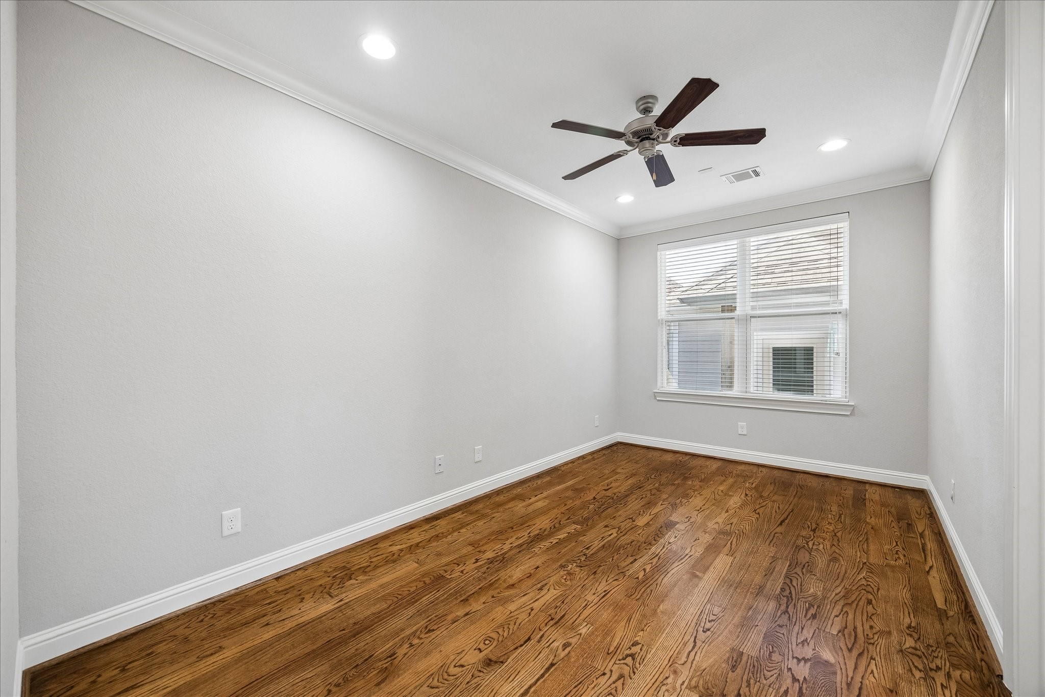 1118 E 24th Street Property Photo 15