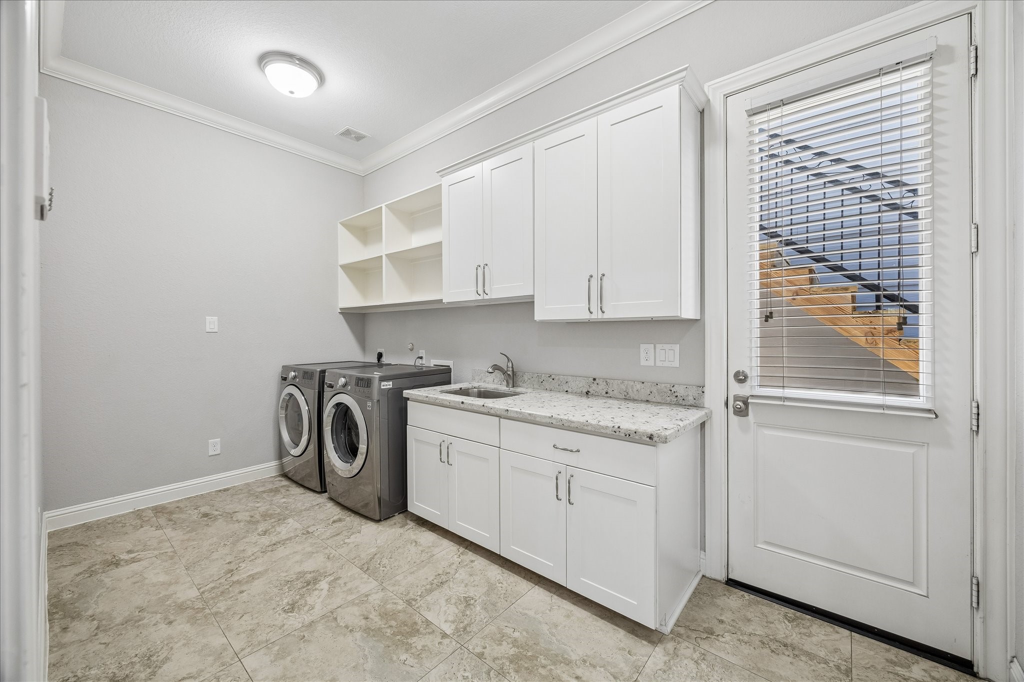 1118 E 24th Street Property Photo 16