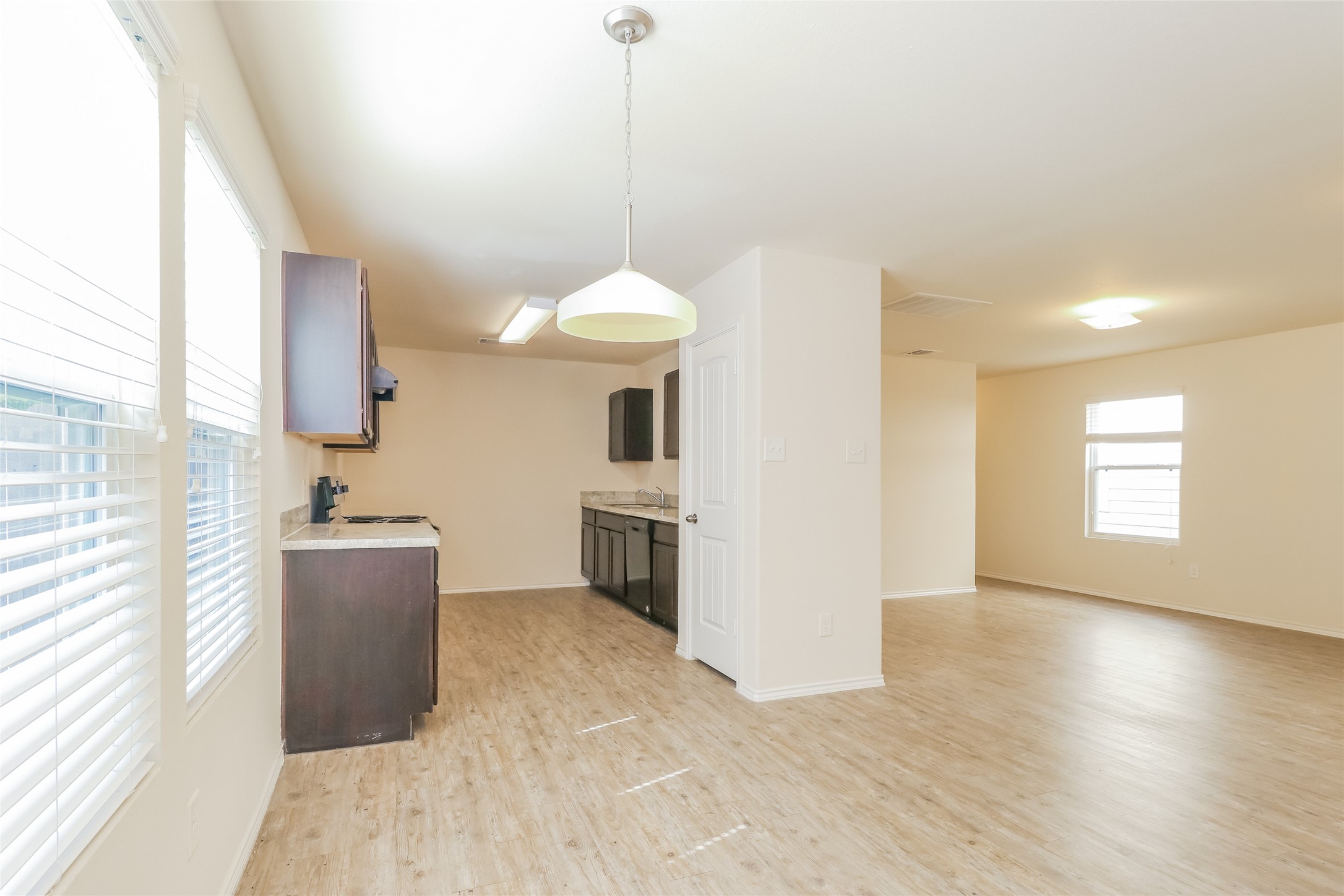 13911 Westfield Property Photo 4