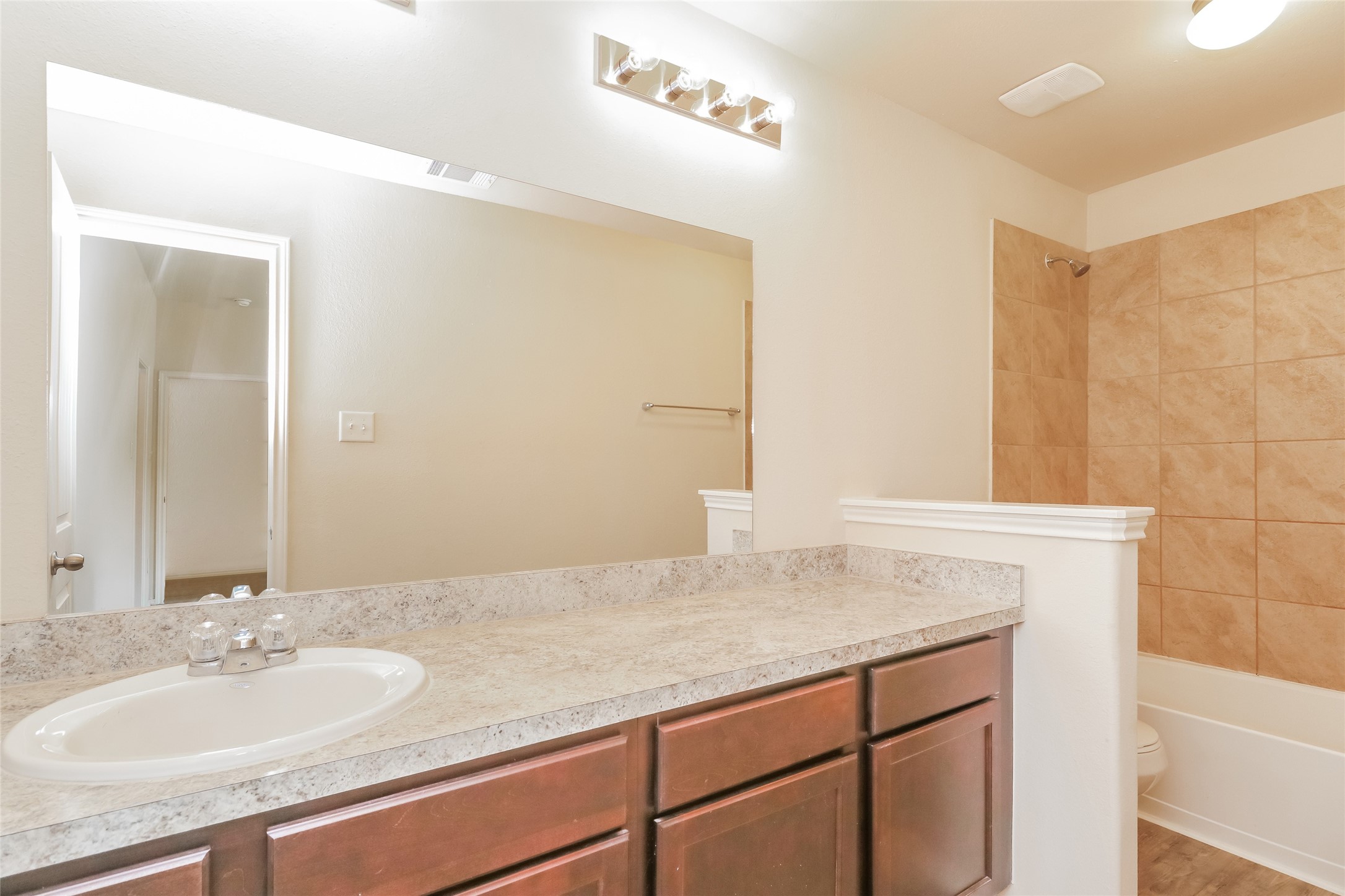 13911 Westfield Property Photo 8