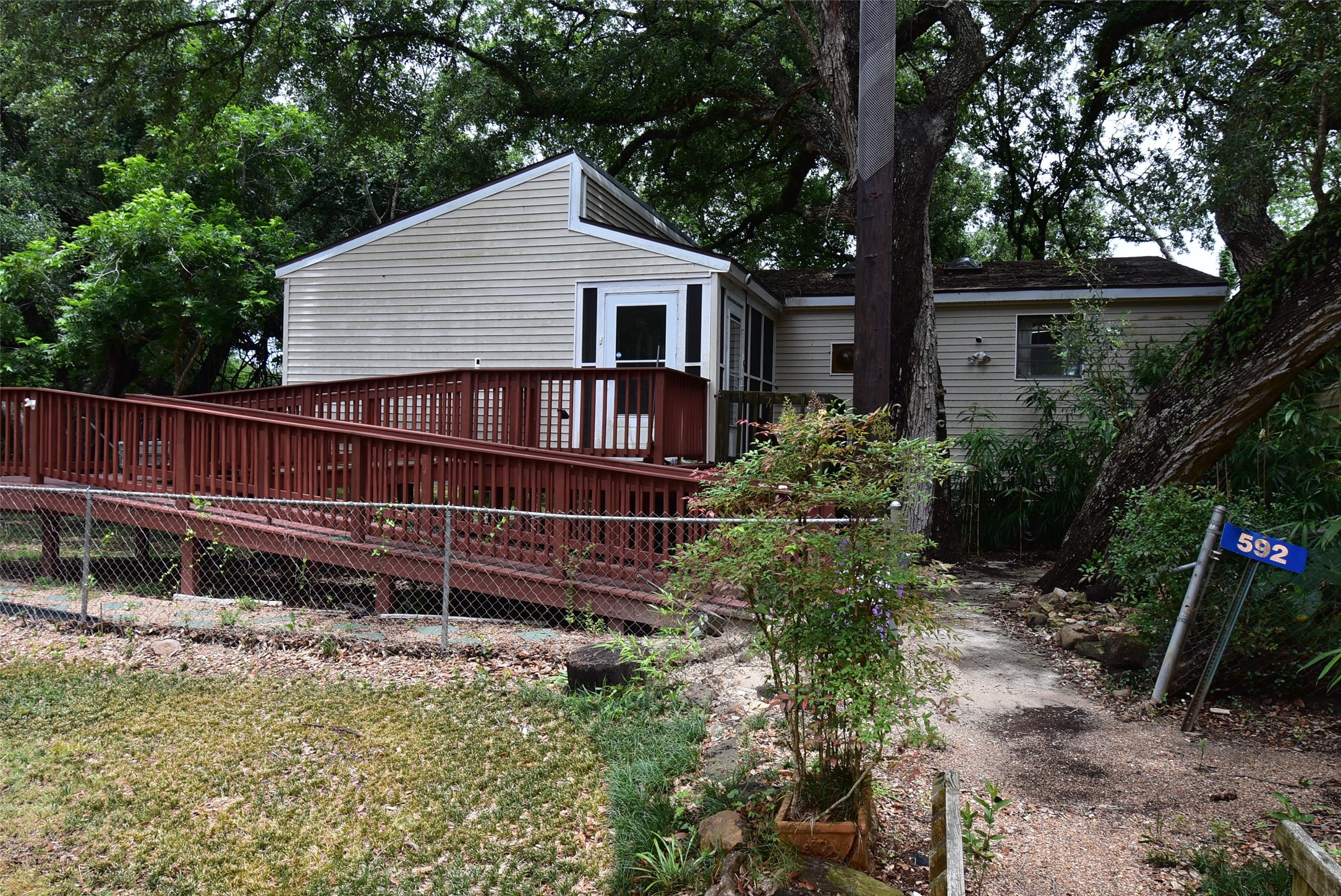 592 Paloma Street Property Photo 1