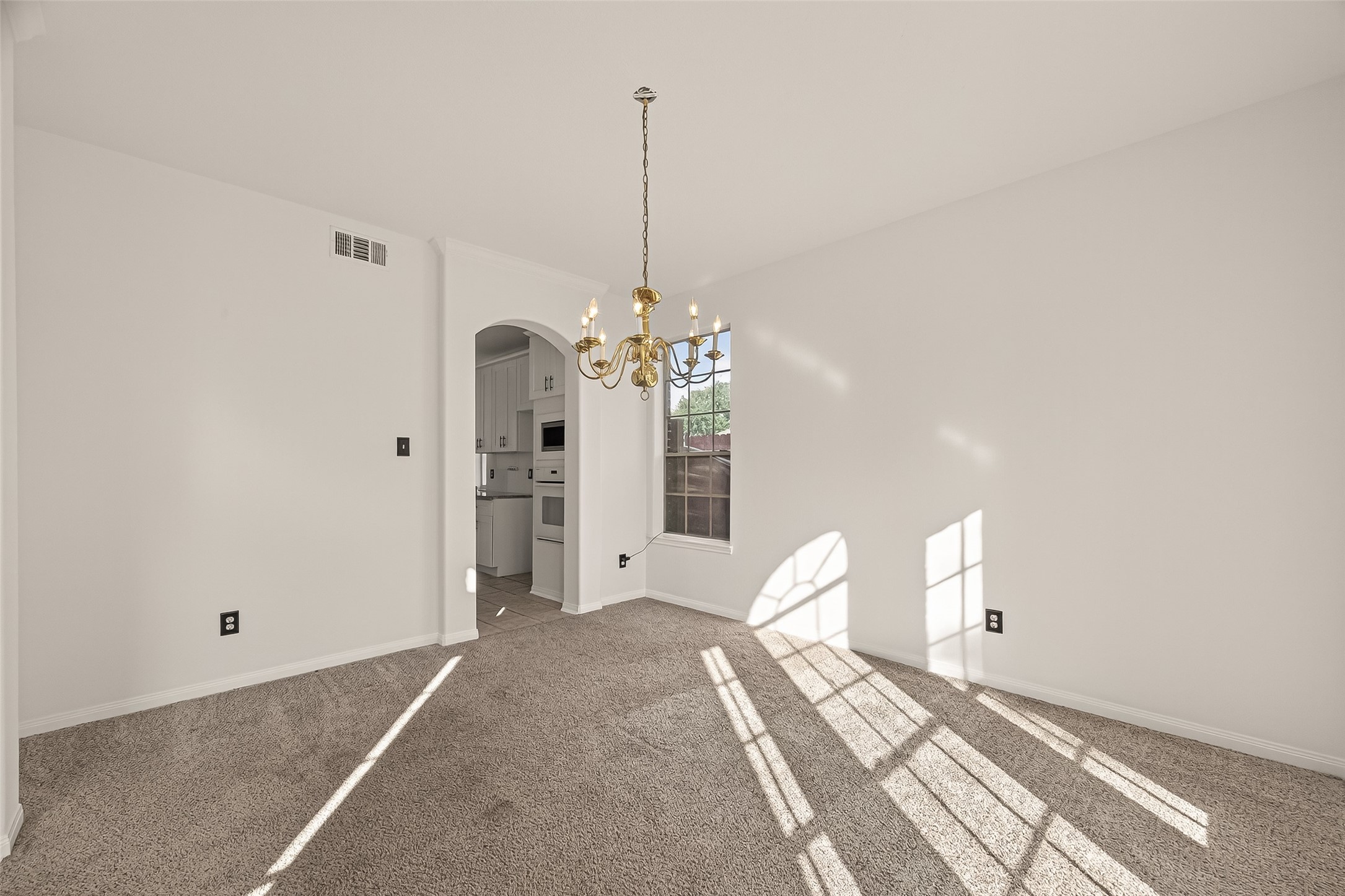 3804 Dunlavy Drive Property Photo 5