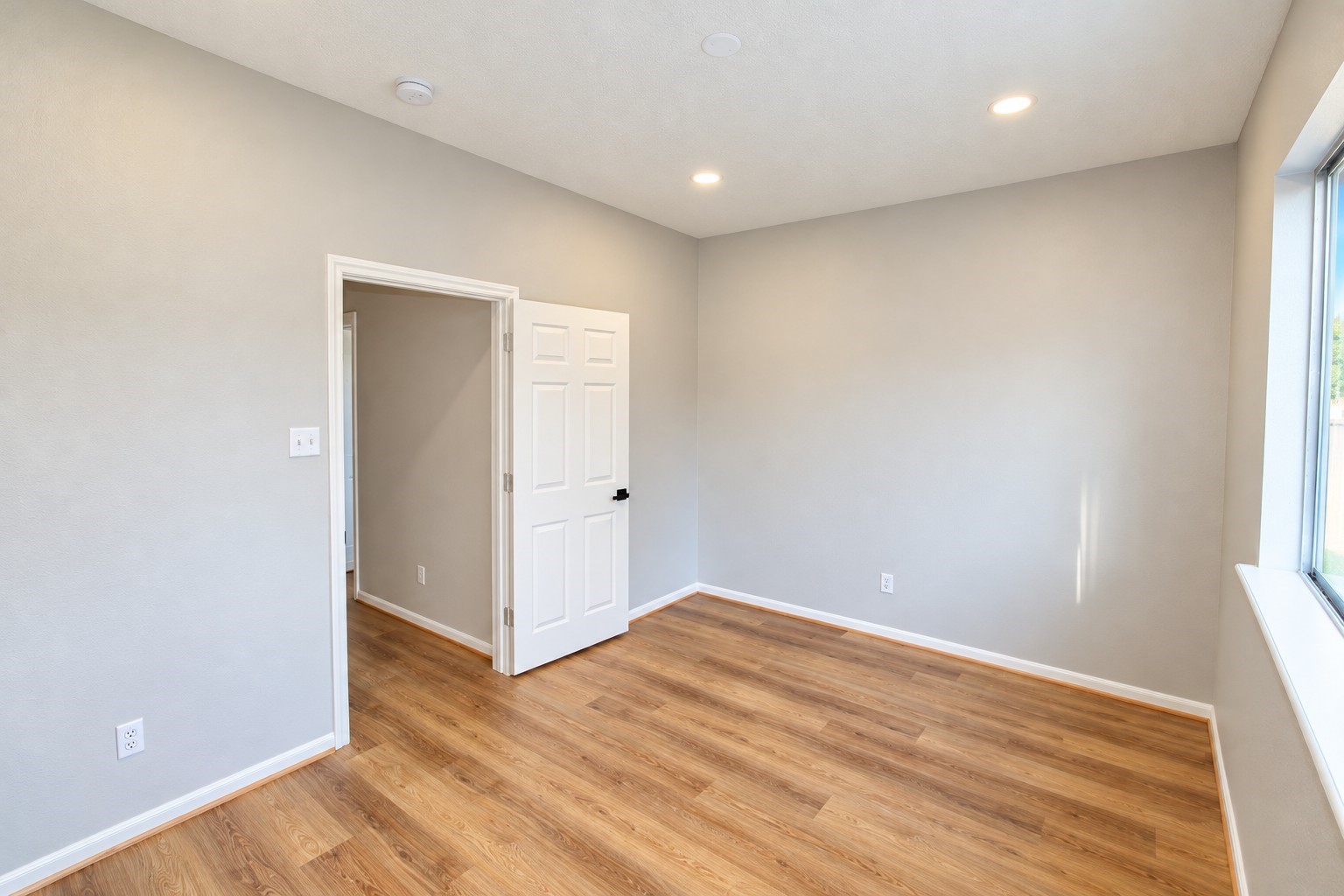 594 Sycamore Drive Property Photo 9