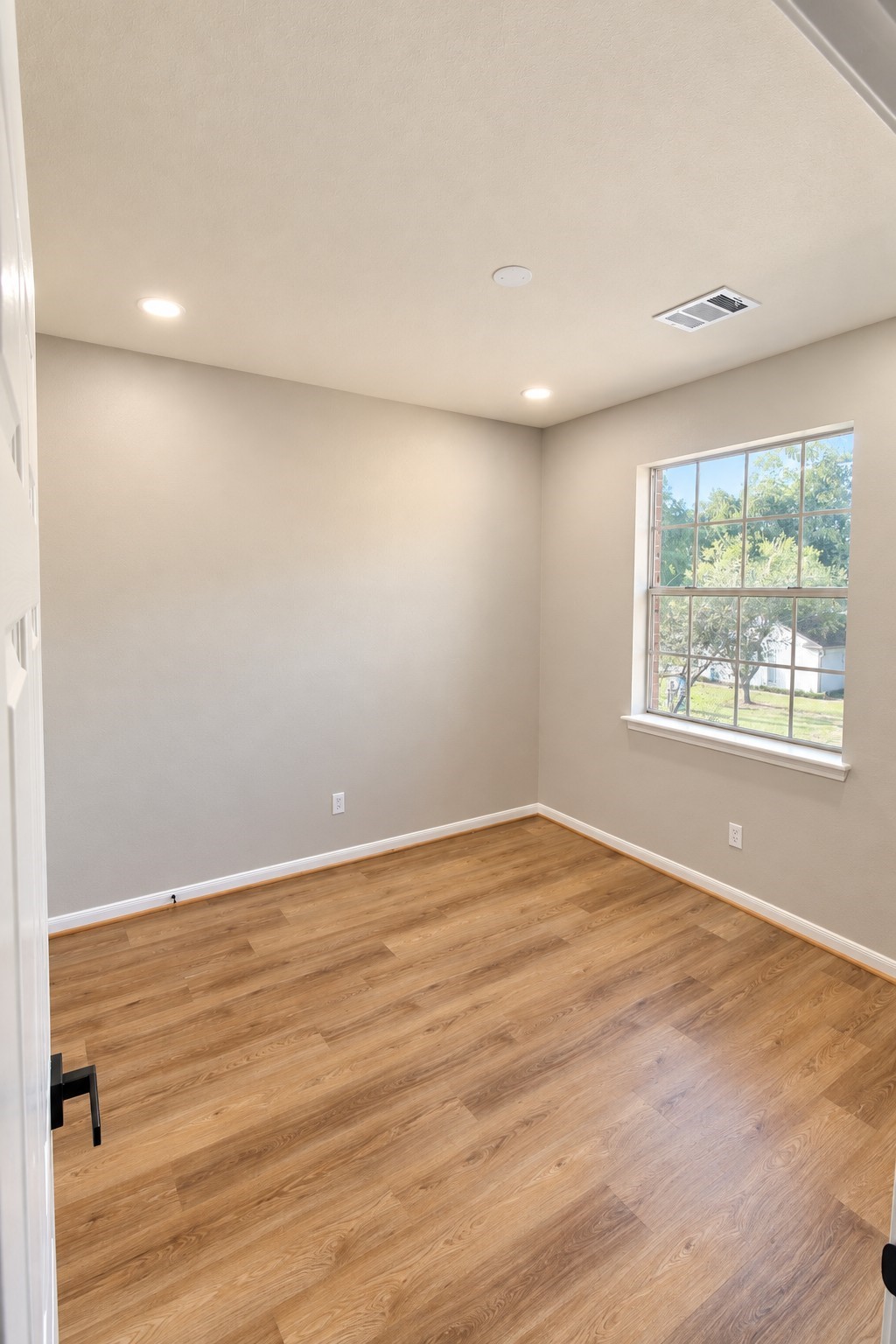 594 Sycamore Drive Property Photo 12