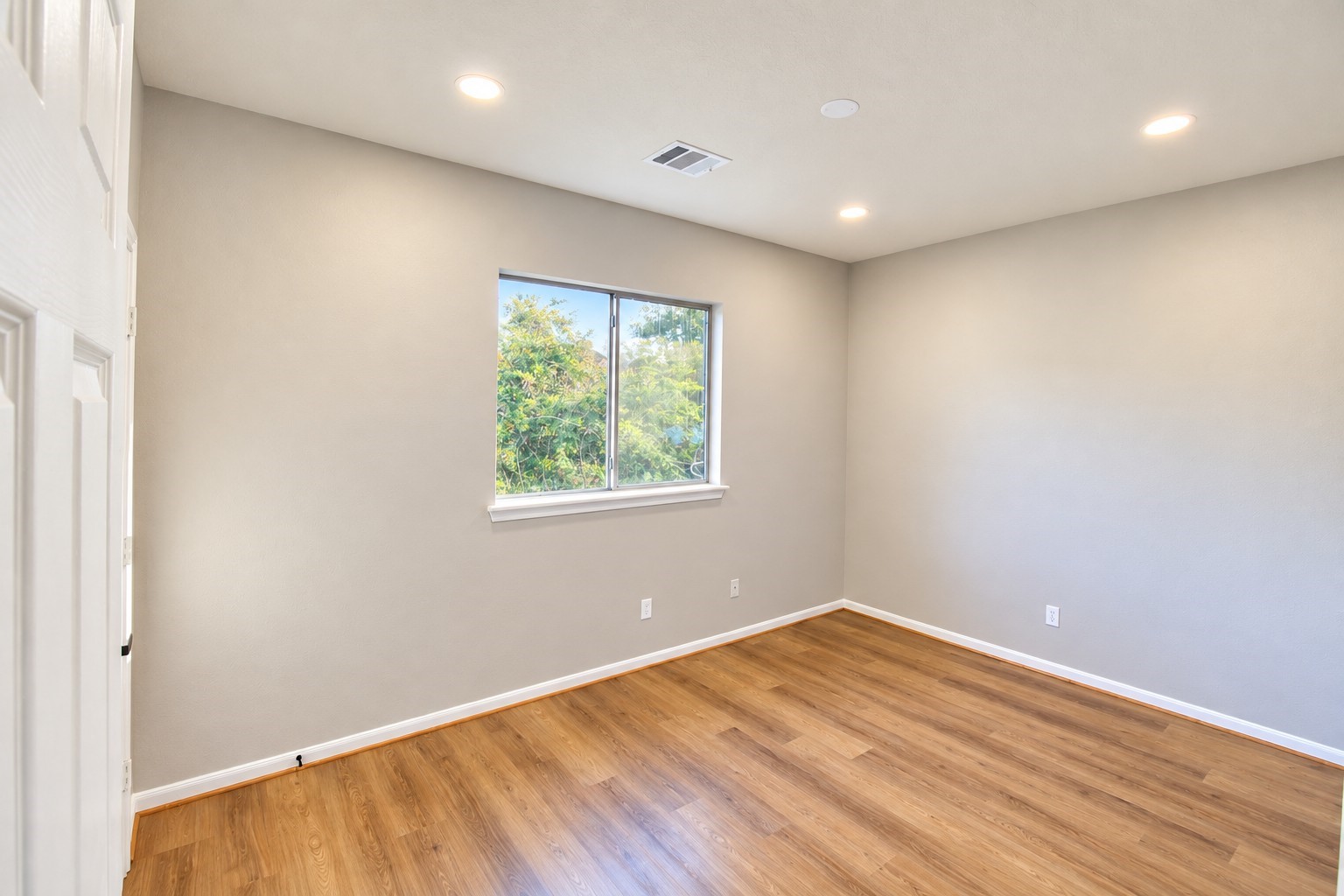 594 Sycamore Drive Property Photo 13