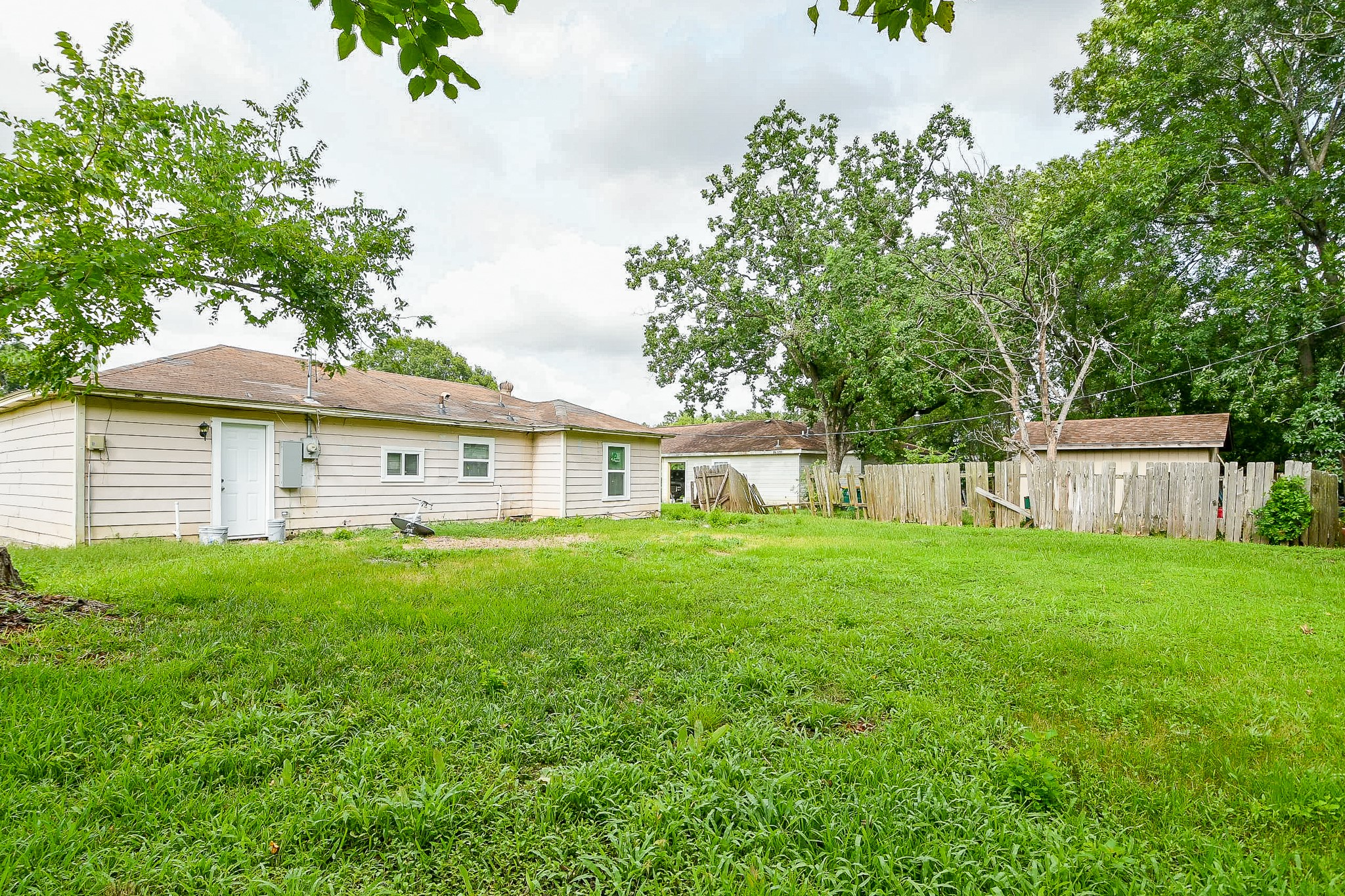 319 Rustic Drive Property Photo 3
