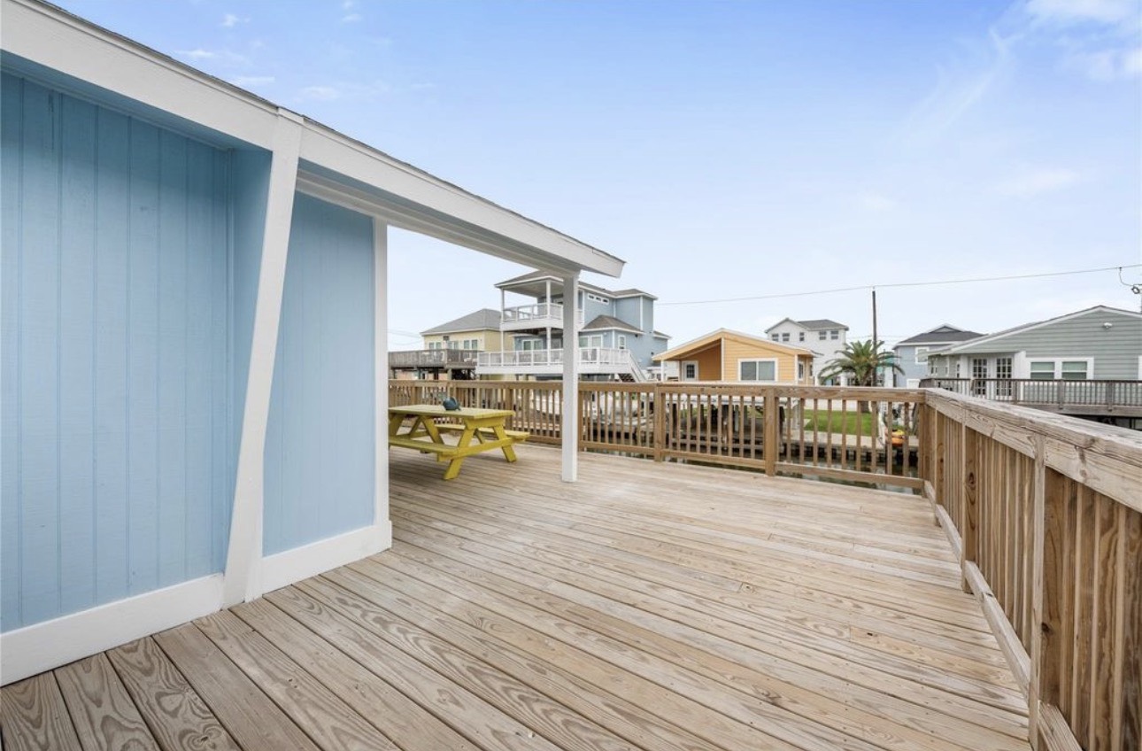 16710 Montego Way Property Photo 6