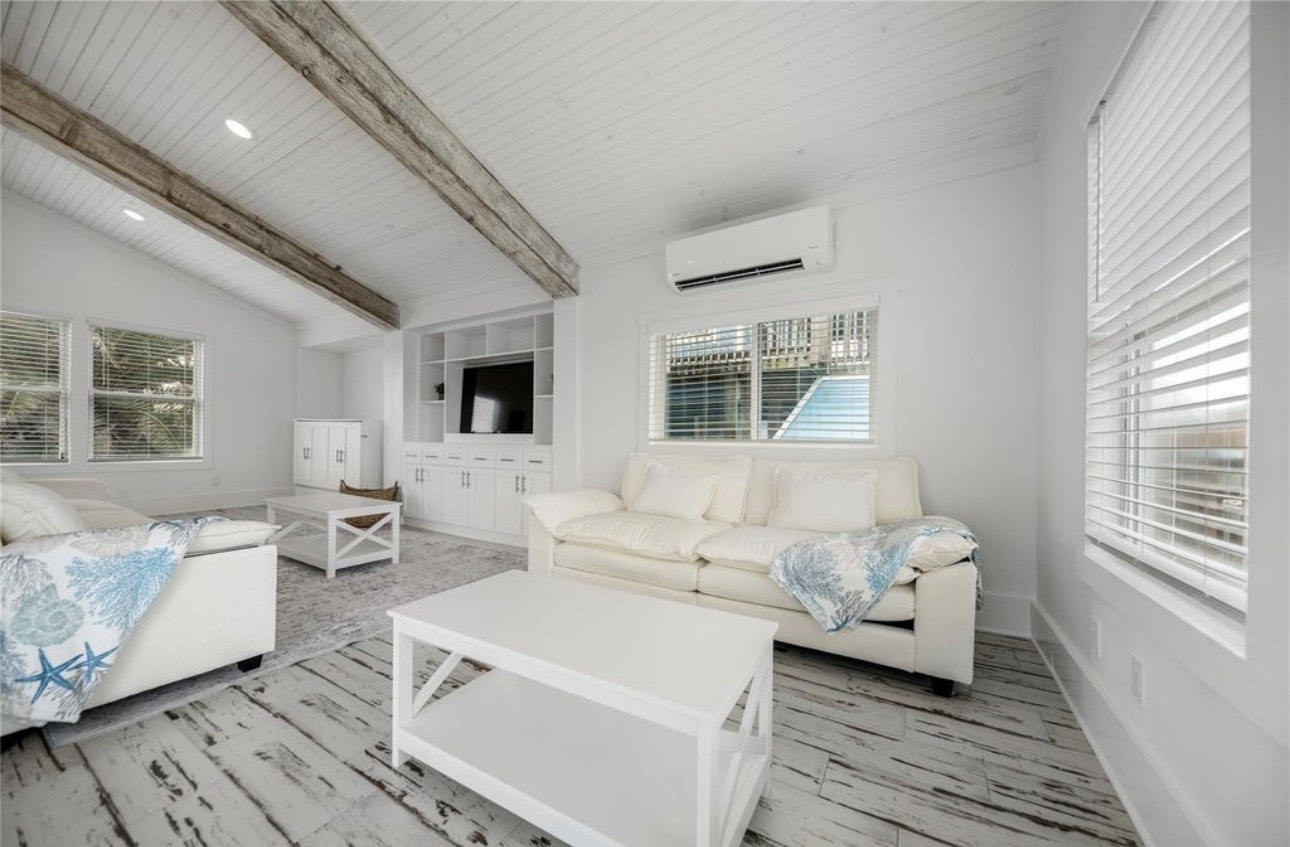 16710 Montego Way Property Photo 8
