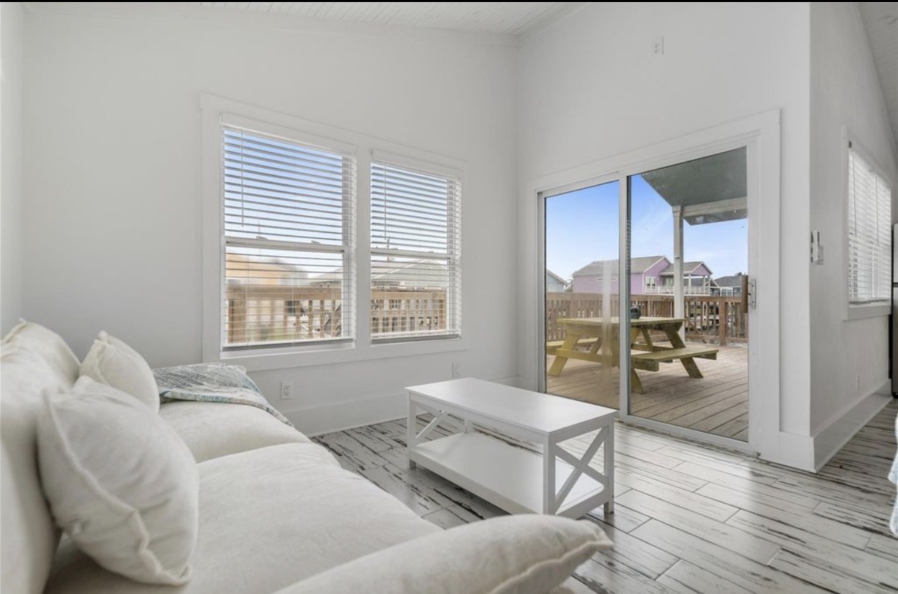 16710 Montego Way Property Photo 9