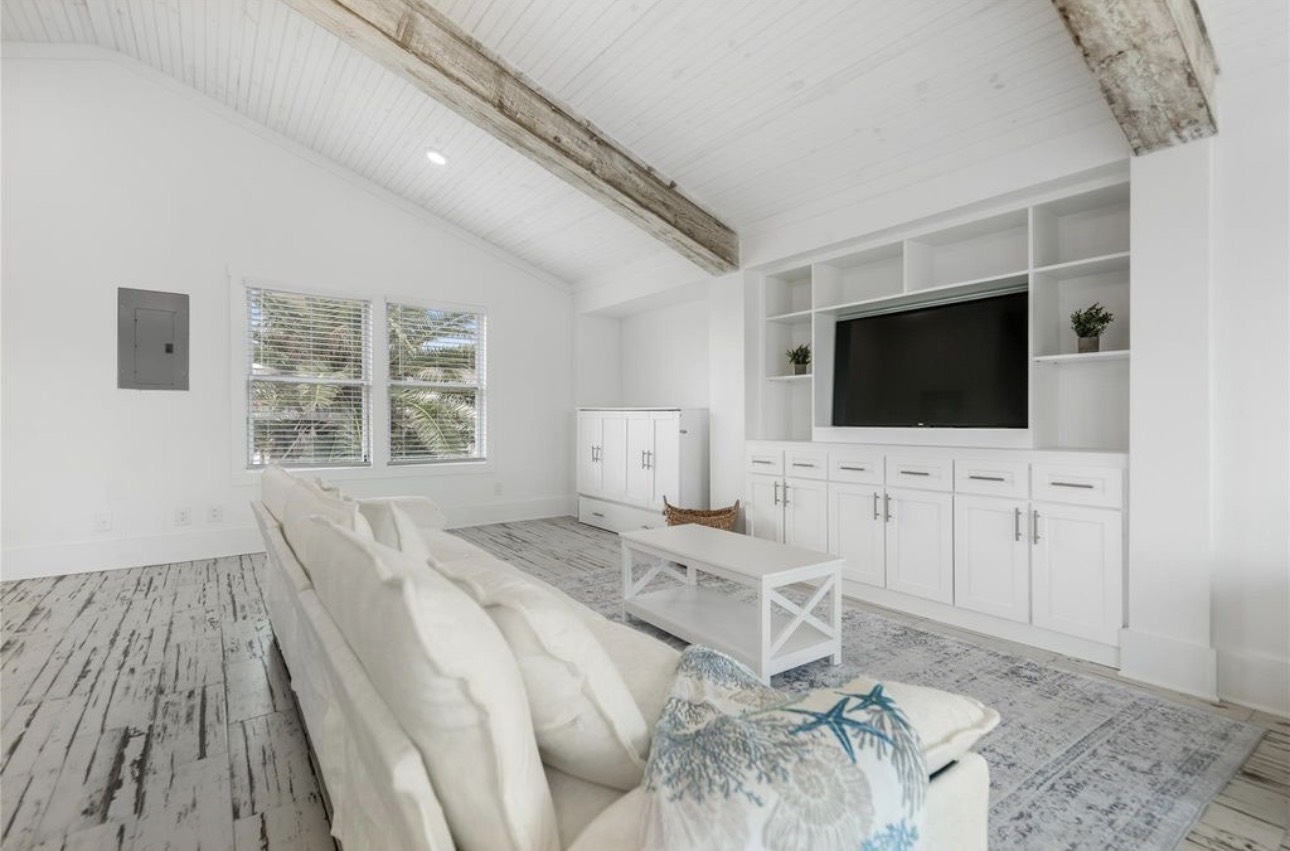 16710 Montego Way Property Photo 10