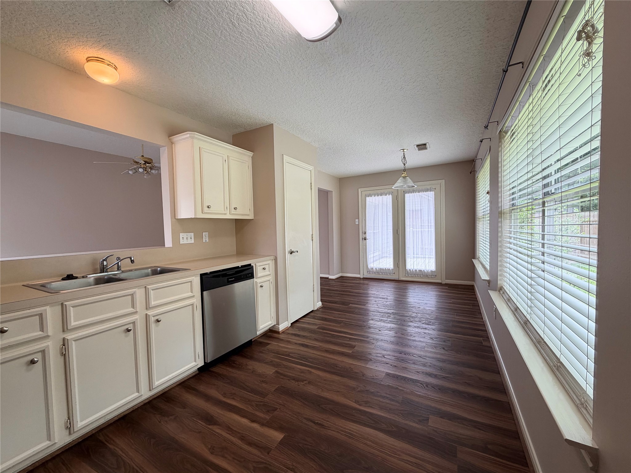 4006 Hunnington Drive Property Photo 10