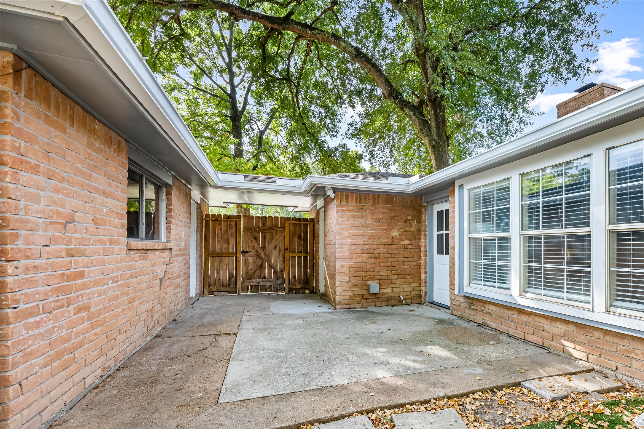 23402 Lestergate Drive Property Photo 10