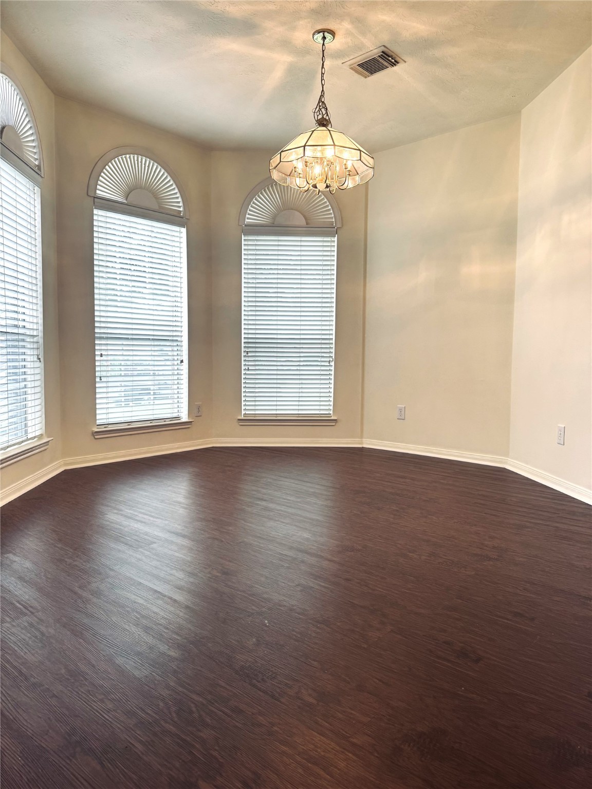 3623 Pine Valley Drive Property Photo 5