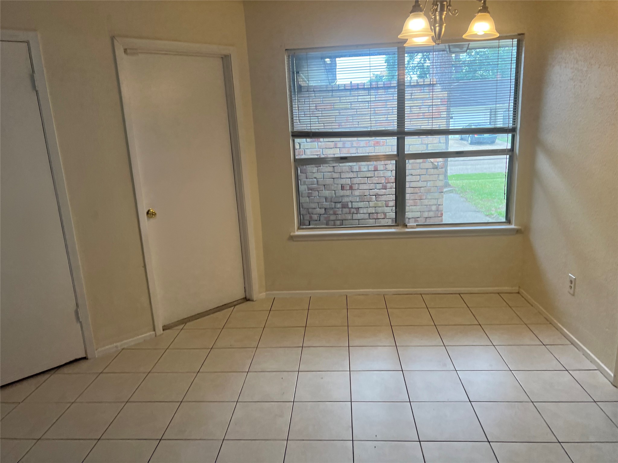 6507 Bridgegate Drive Property Photo 5
