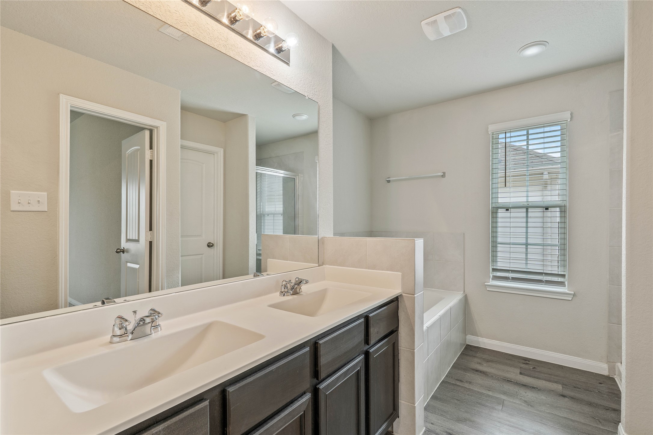 2205 Angie Kaye Drive Property Photo 27