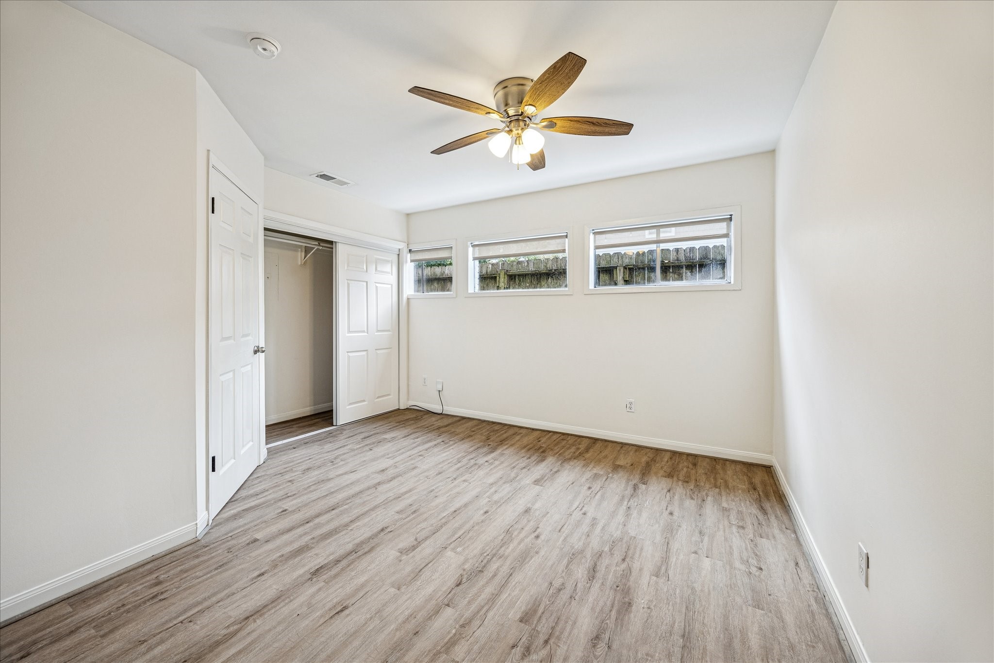 1011 W 10th Street 5 Property Photo 2