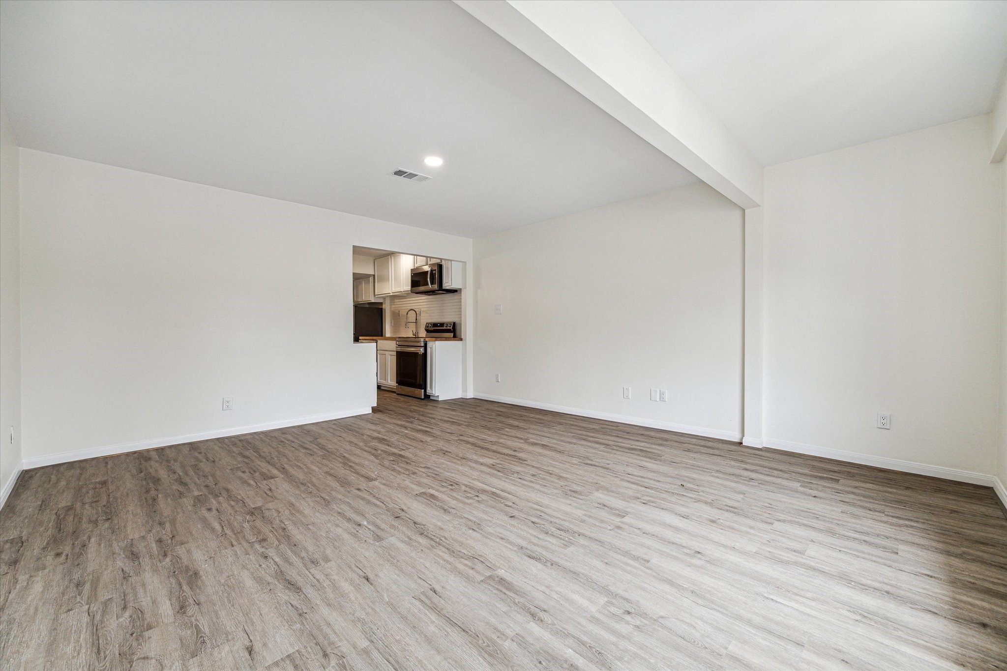 1011 W 10th Street 5 Property Photo 5
