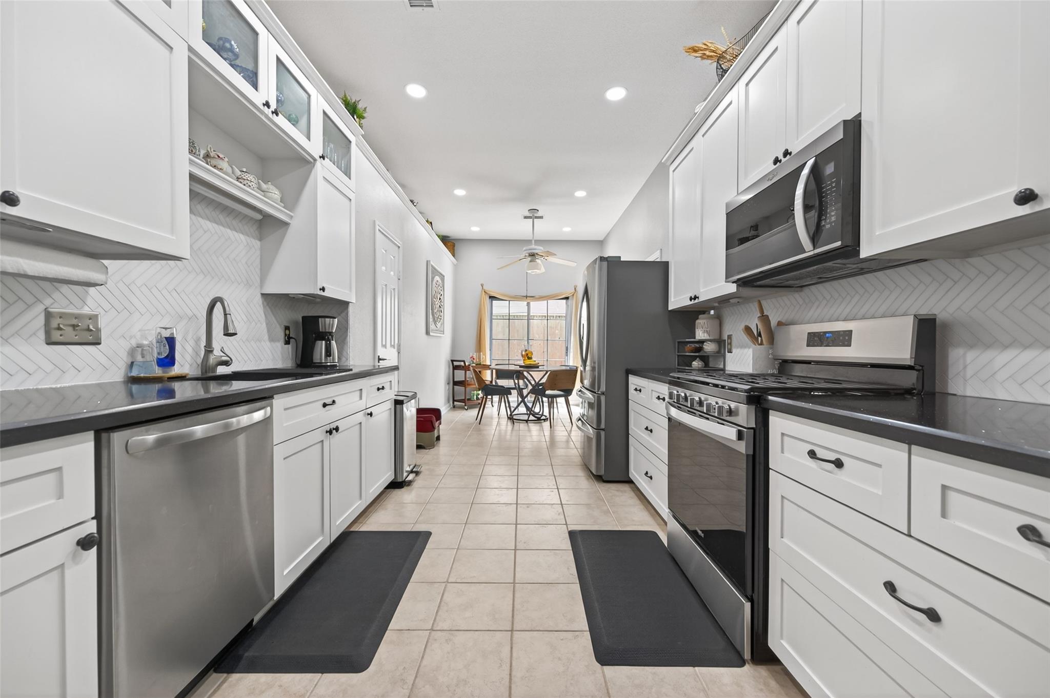 5710 S Magazine Circle Property Photo 1