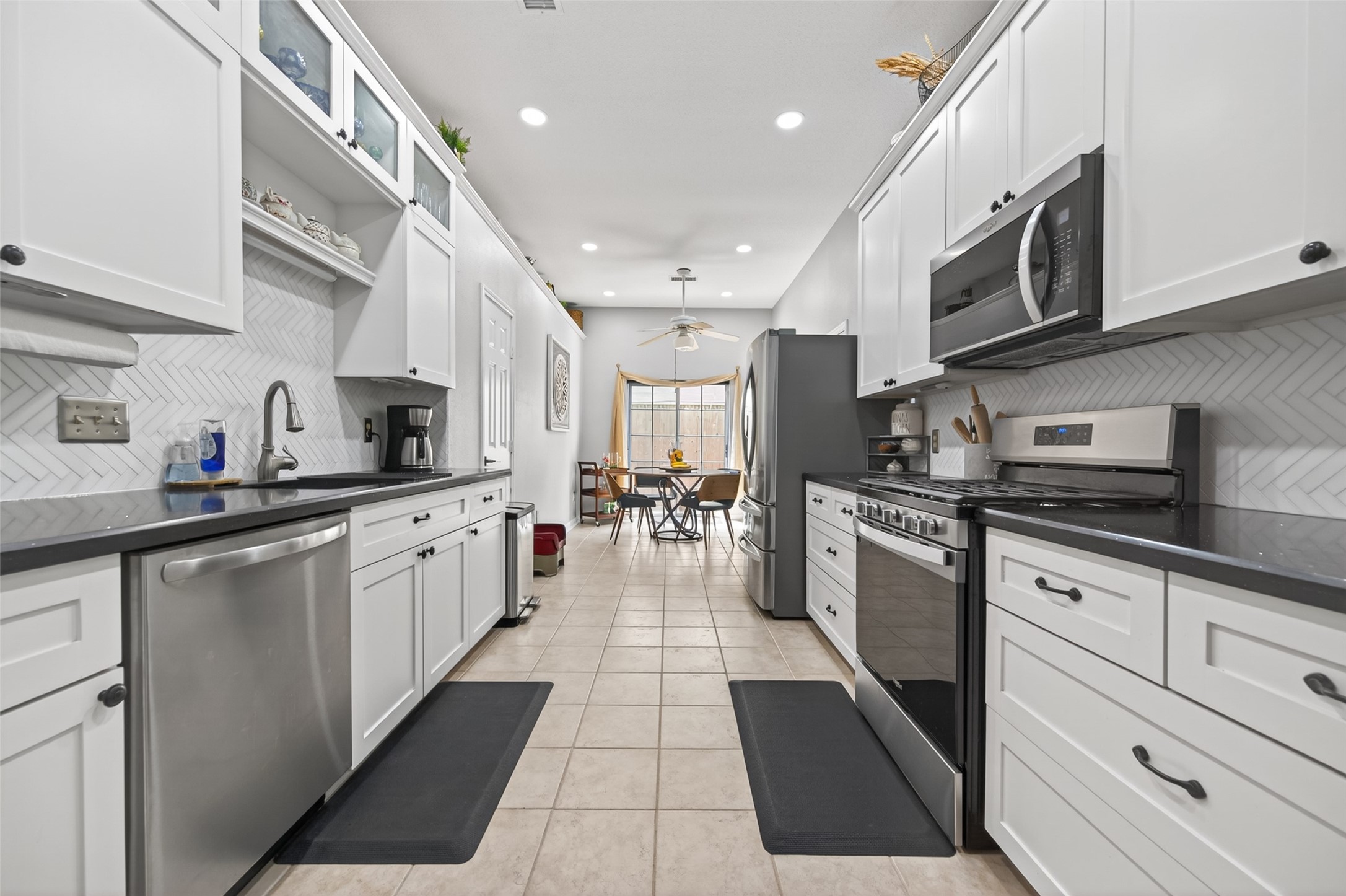 5710 S Magazine Circle Property Photo 2