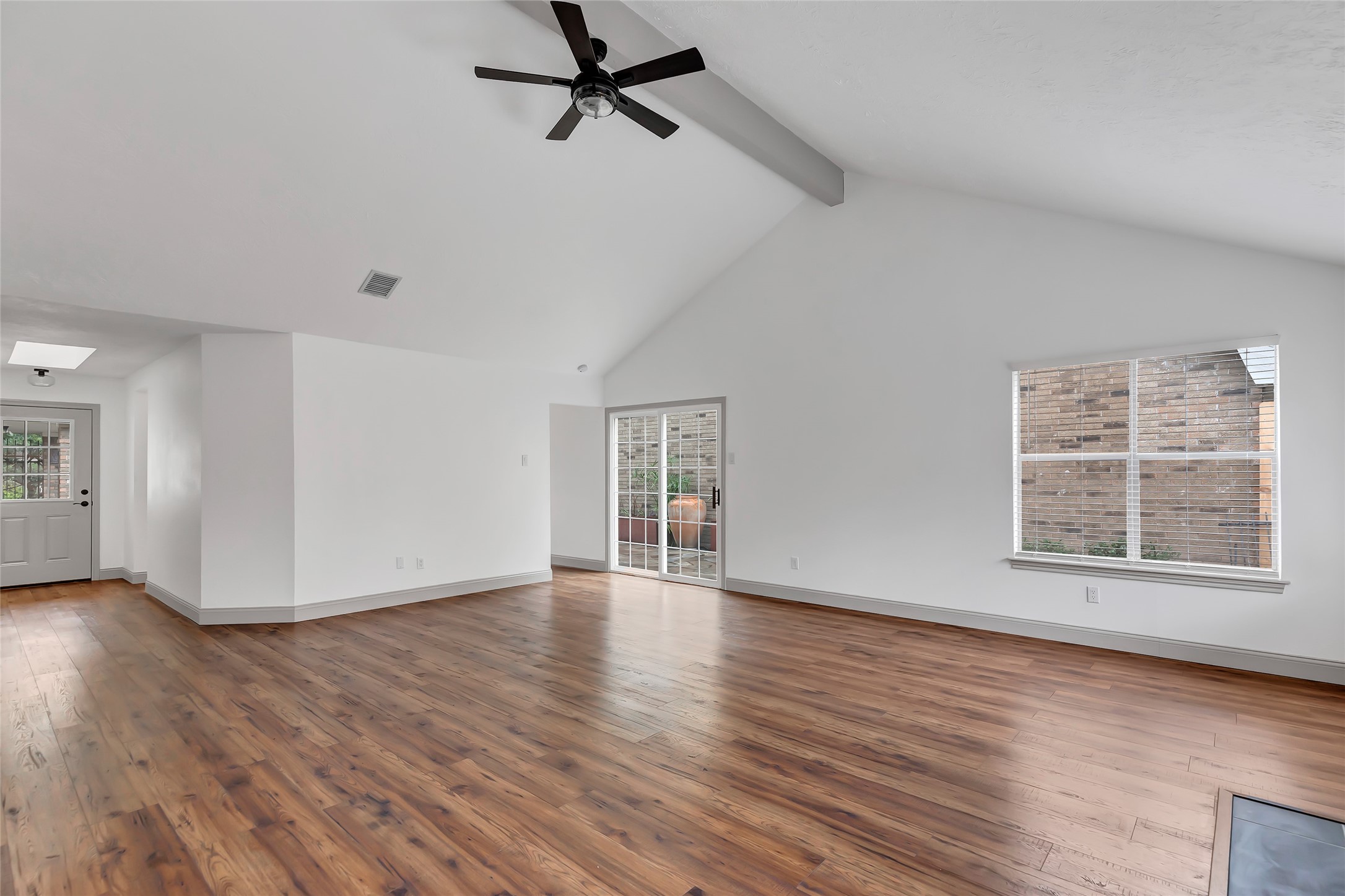 4314 Pinewood Park Drive Property Photo 4