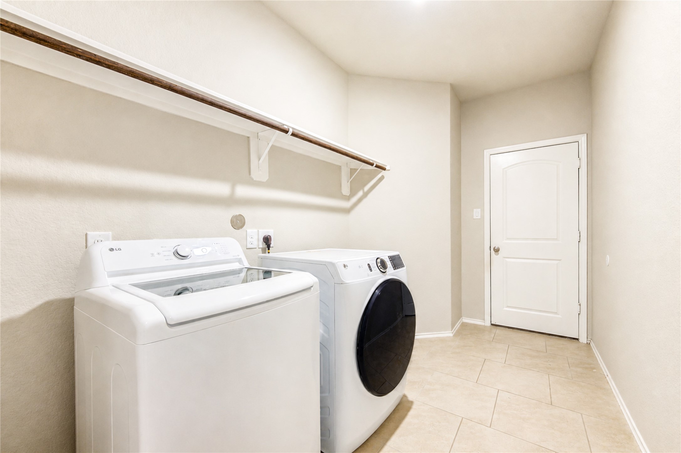 4427 Aversa Drive Property Photo 27